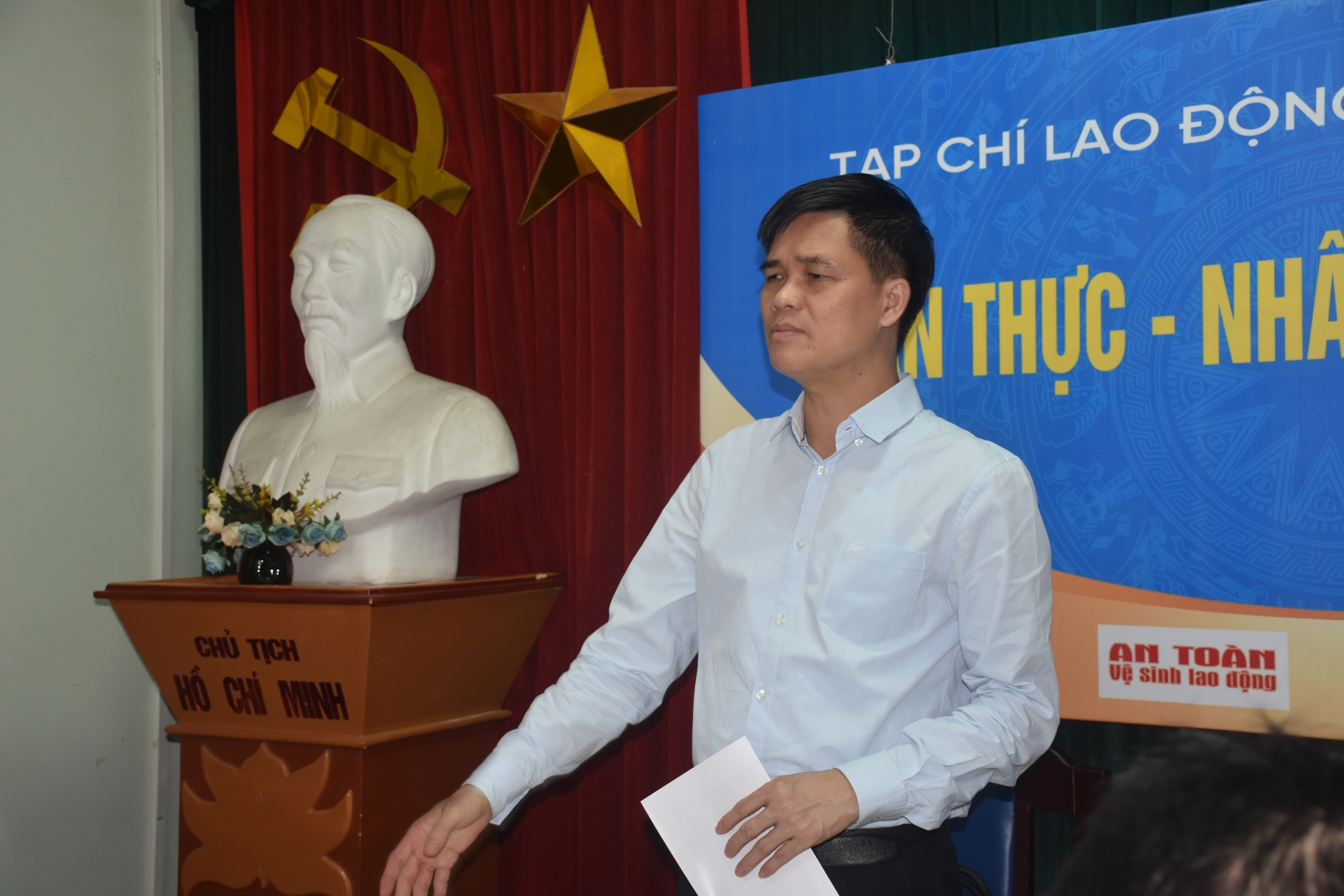 Đồng chí Ngọ Duy Hiểu làm việc với Tạp chí Lao động và Công đoàn Đồng chí Ngọ Duy Hiểu làm việc với Tạp chí Lao động và Công đoàn