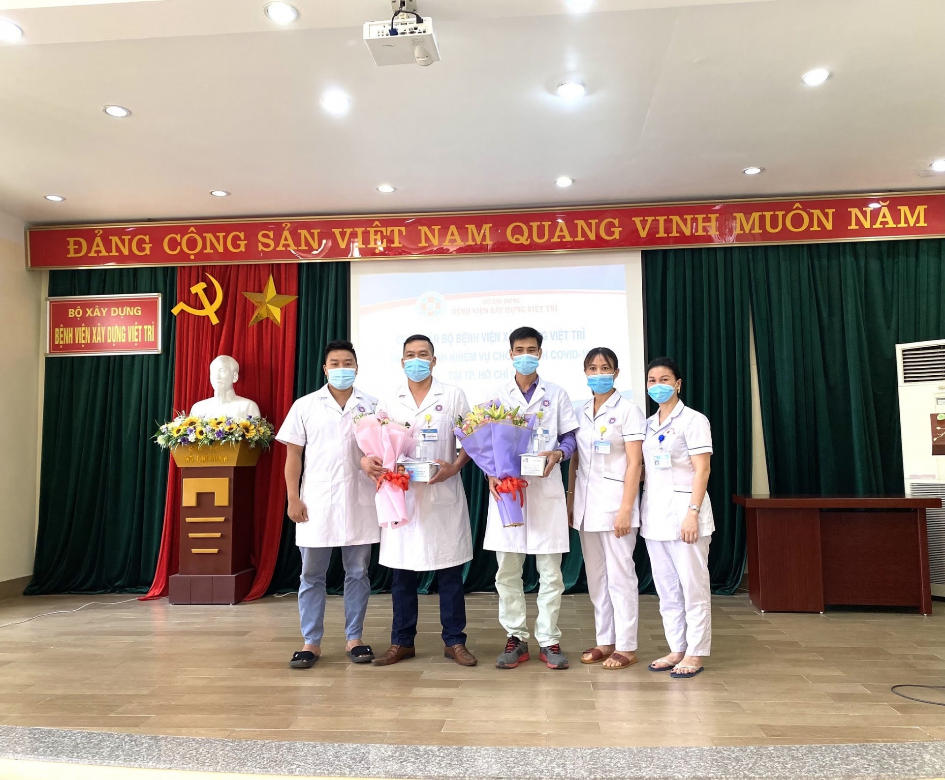 Công đoàn Xây dựng Việt Nam quyết tâm thực hiện có hiệu quả phong trào thi đua đặc biệt Công đoàn Xây dựng Việt Nam quyết tâm thực hiện có hiệu quả phong trào thi đua đặc biệt