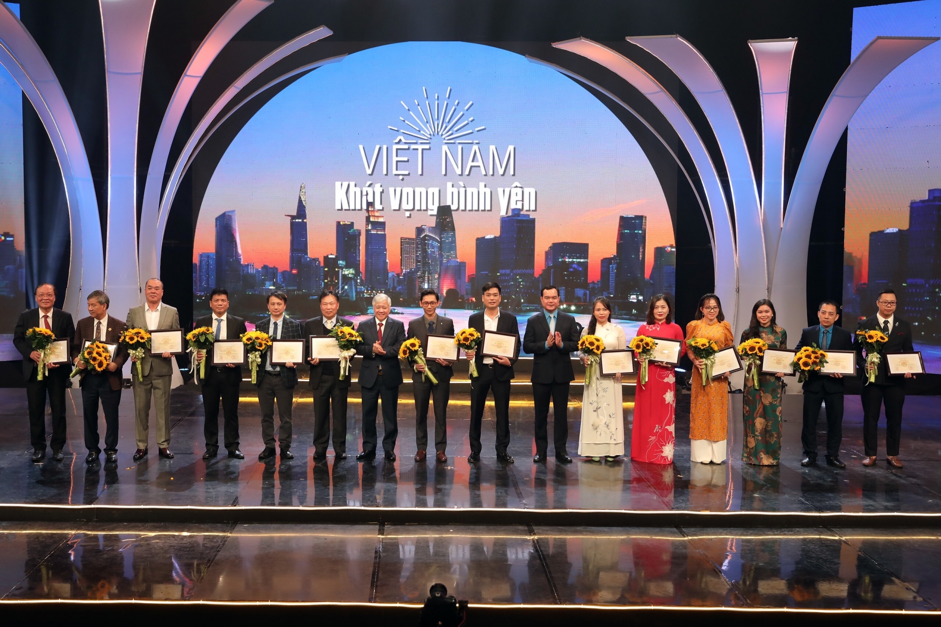 Lắng đọng cảm xúc trong chương trình "Việt Nam - Khát vọng bình yên"