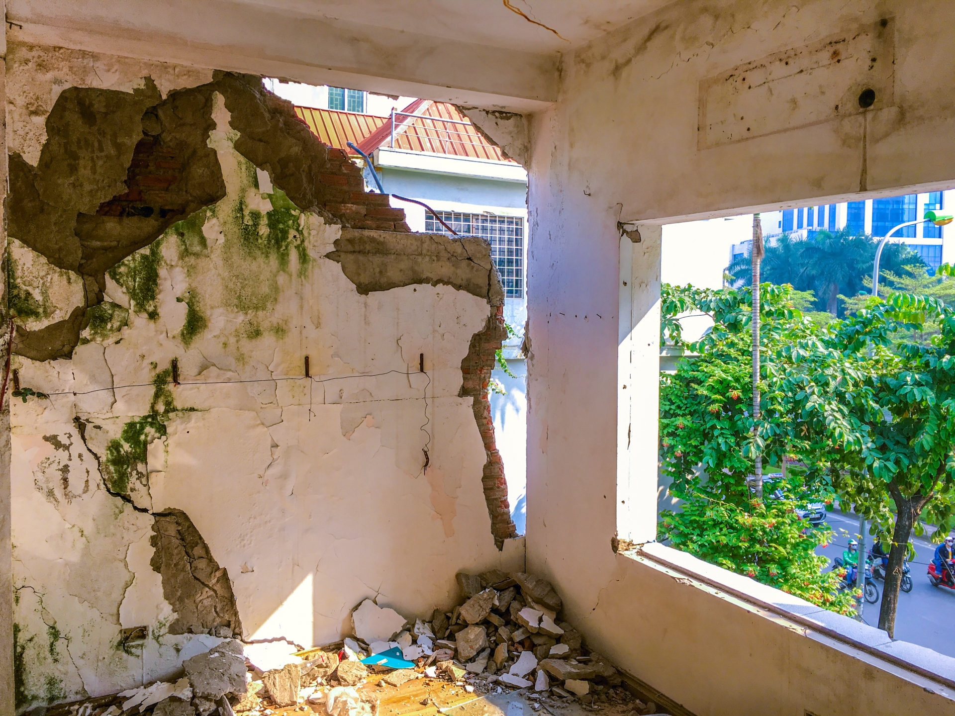 Cảnh tan hoang tại khu tập thể Viện Tư liệu phim trên mảnh "đất vàng" Hà Nội