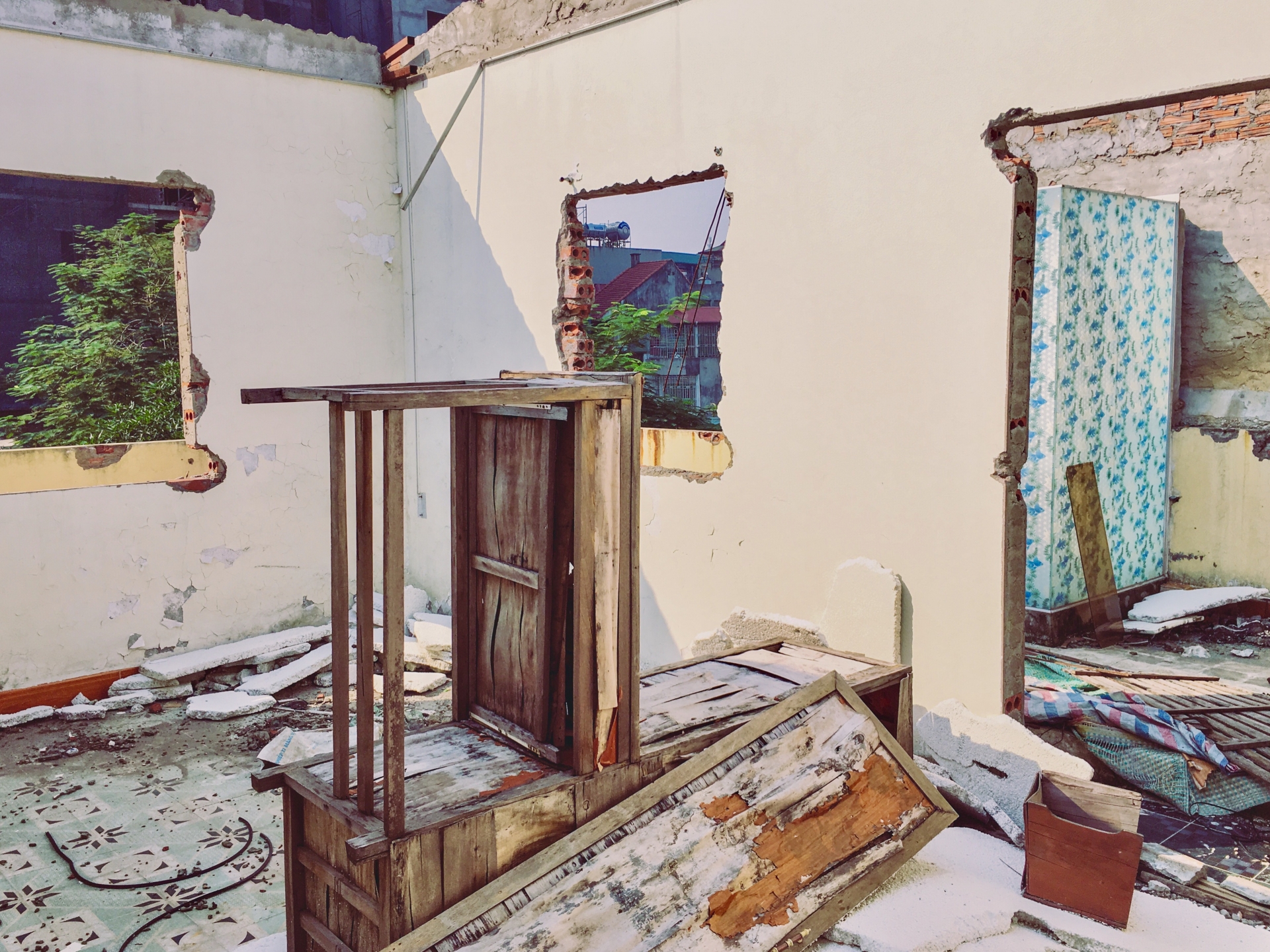 Cảnh tan hoang tại khu tập thể Viện Tư liệu phim trên mảnh "đất vàng" Hà Nội canh tan hoang tai khu tap the vien tu lieu phim tren manh dat vang ha noi