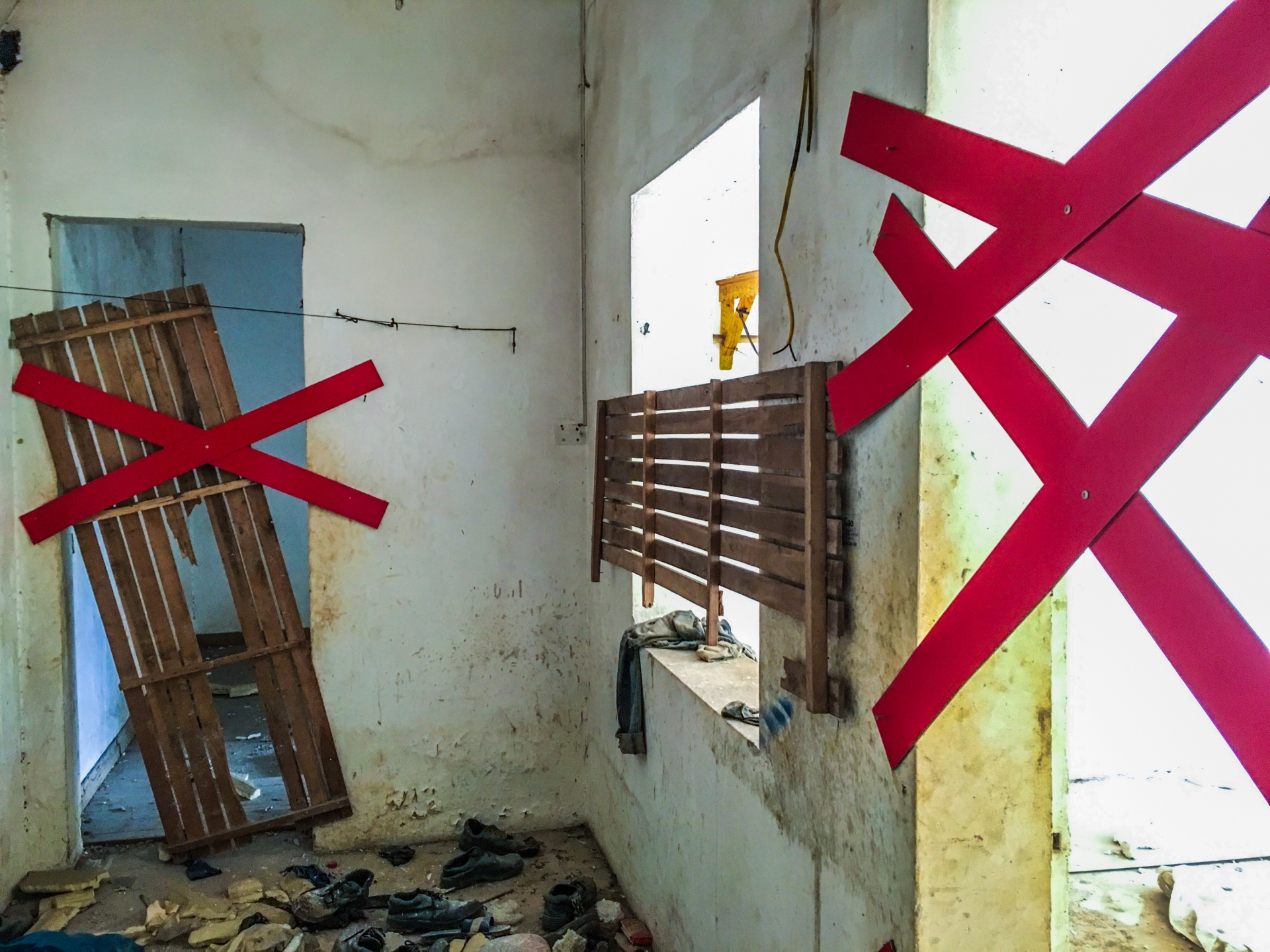 Cảnh tan hoang tại khu tập thể Viện Tư liệu phim trên mảnh "đất vàng" Hà Nội canh tan hoang tai khu tap the vien tu lieu phim tren manh dat vang ha noi