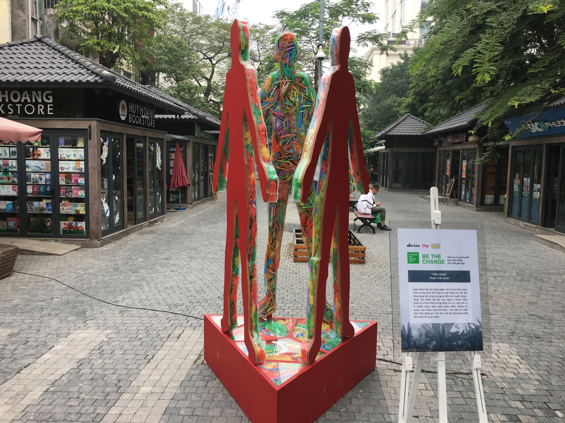 Triển lãm Davines Art Series 7: Rác thải nhựa làm chất liệu cho tác phẩm nghệ thuật trien lam davines art series 7 rac thai nhua lam chat lieu cho tac pham nghe thuat