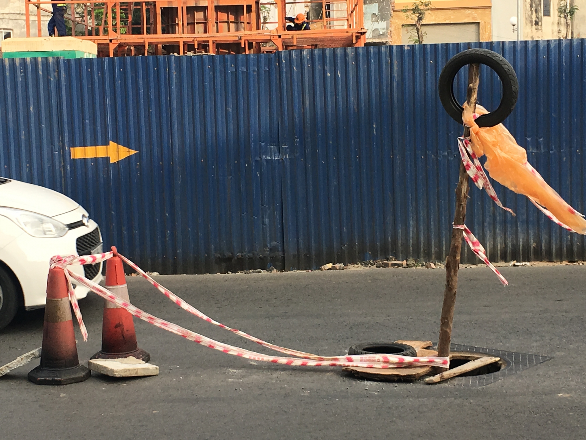 "Nguy hiểm" từ hiện tượng sụt lún trên con đường nghìn tỷ Phạm Văn Đồng nguy hiem tu hien tuong sut lun tren con duong nghin ty pham van dong