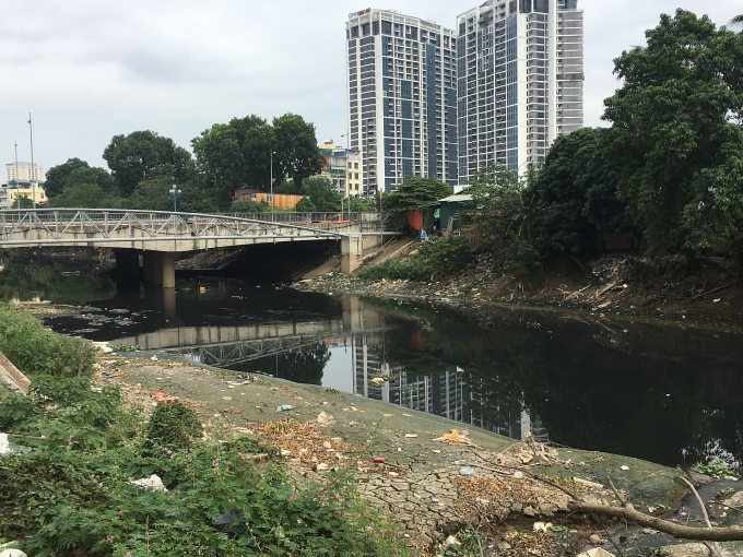 Sông Nhuệ ô nhiễm trầm trọng, "chết" dần trong ký ức người dân song nhue o nhiem tram trong chet dan trong ky uc nguoi dan