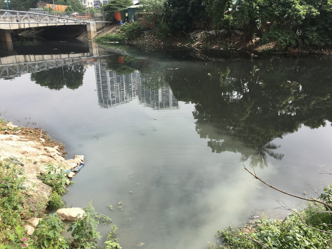 Sông Nhuệ ô nhiễm trầm trọng, "chết" dần trong ký ức người dân song nhue o nhiem tram trong chet dan trong ky uc nguoi dan