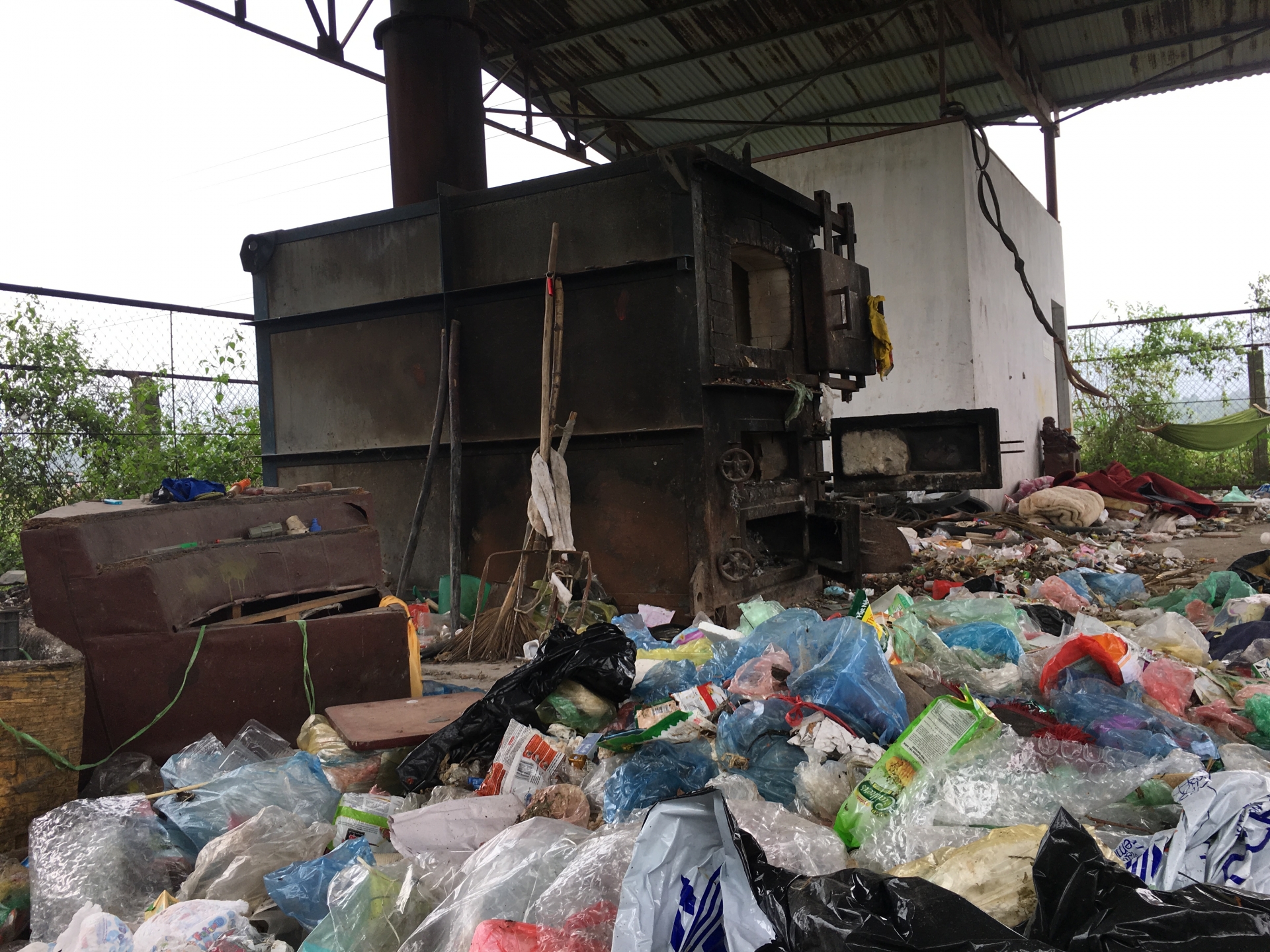 Lò đốt rác thải gây ô nhiễm ở Vĩnh Phúc: Chính quyền xã nói gì?