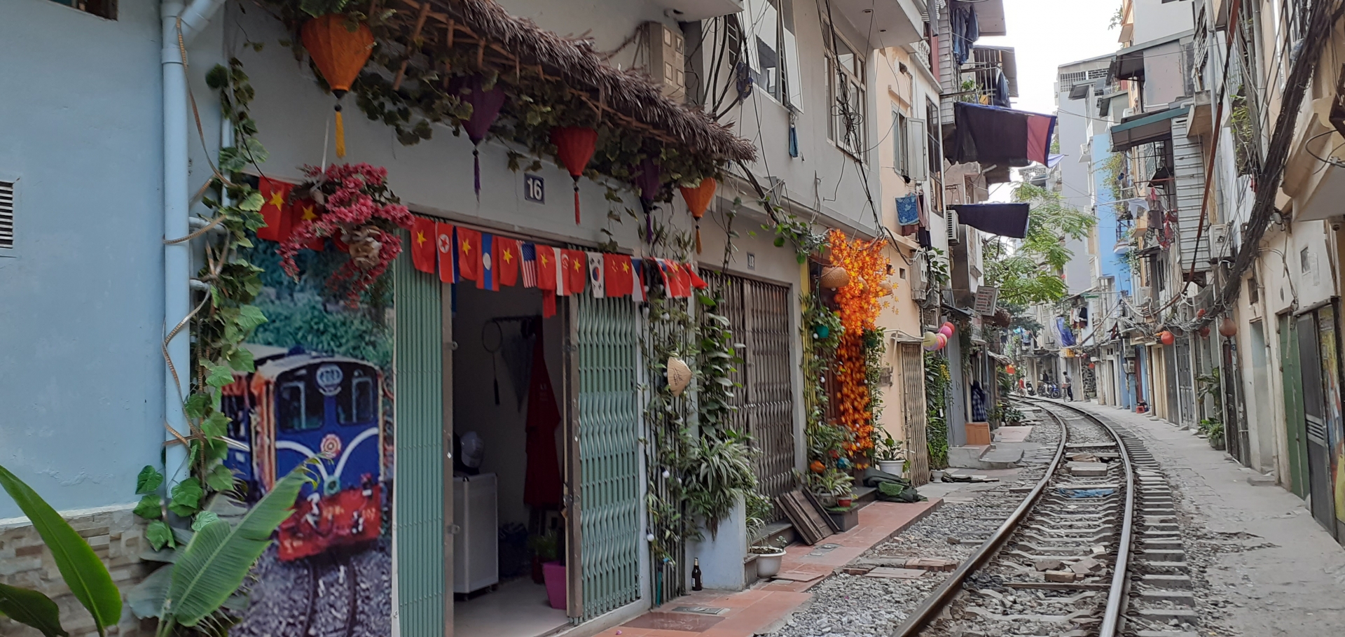 pho ca phe duong tau o kham thien bi xoa so khach nuoc ngoai bi xua duoi