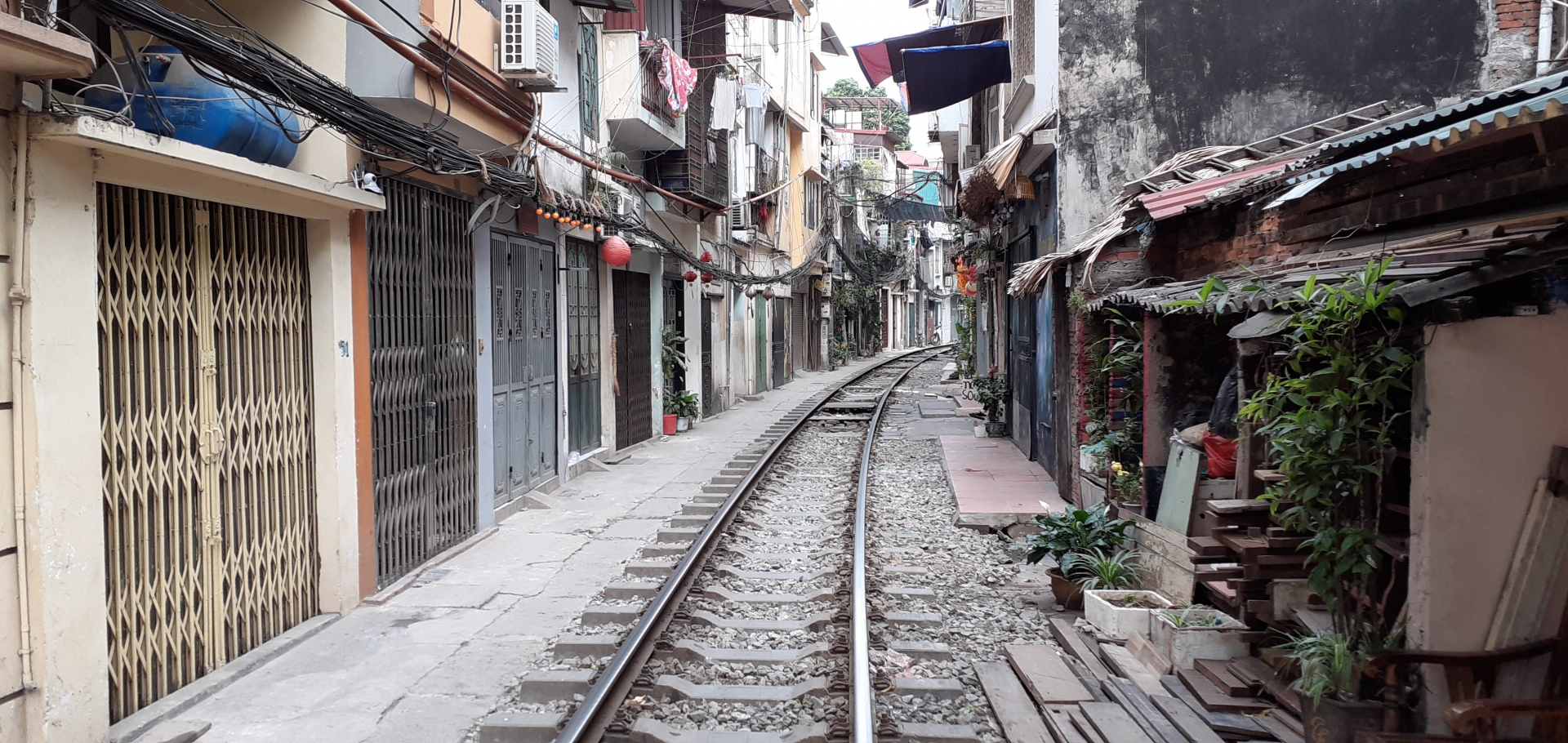 pho ca phe duong tau o kham thien bi xoa so khach nuoc ngoai bi xua duoi