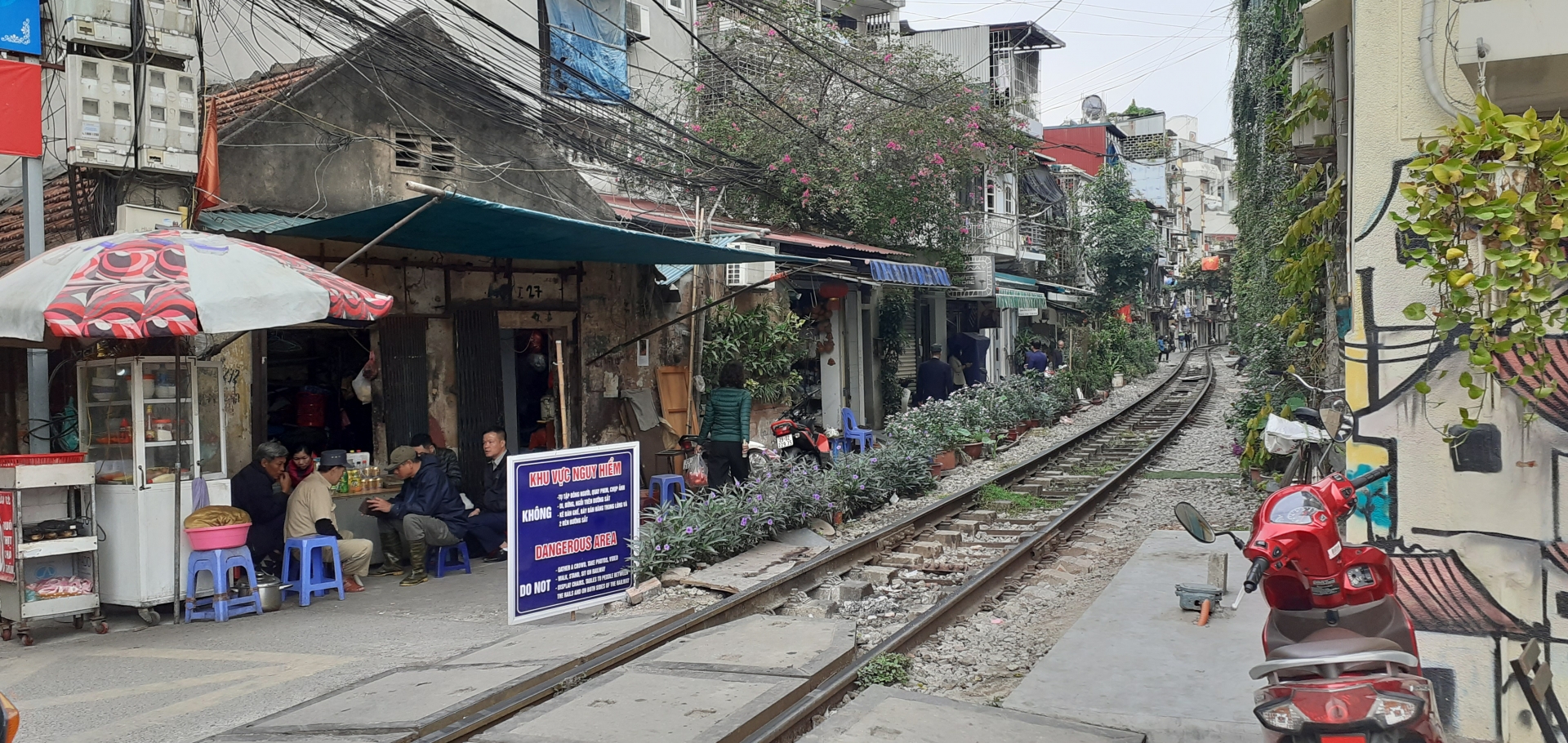 pho ca phe duong tau o kham thien bi xoa so khach nuoc ngoai bi xua duoi