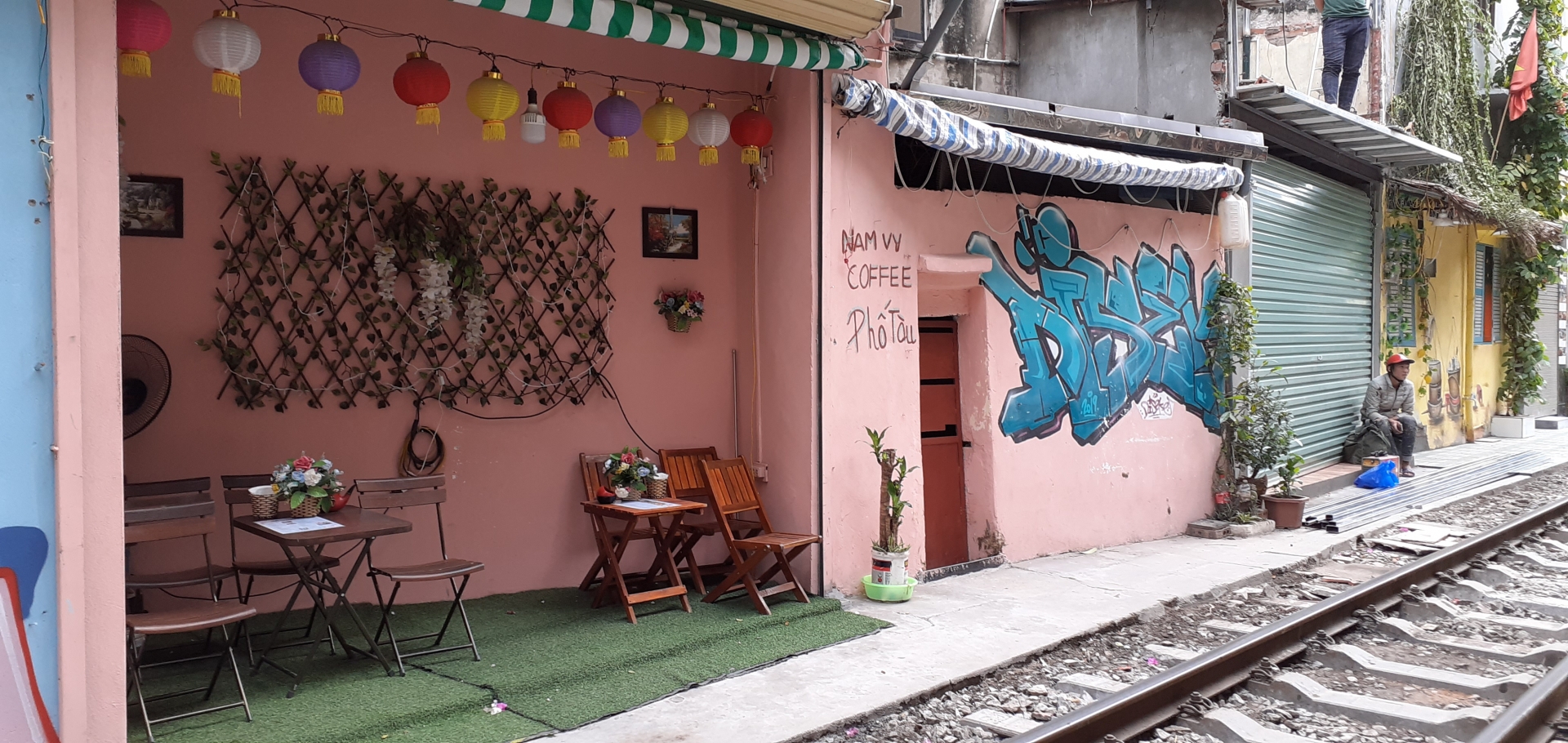 pho ca phe duong tau o kham thien bi xoa so khach nuoc ngoai bi xua duoi