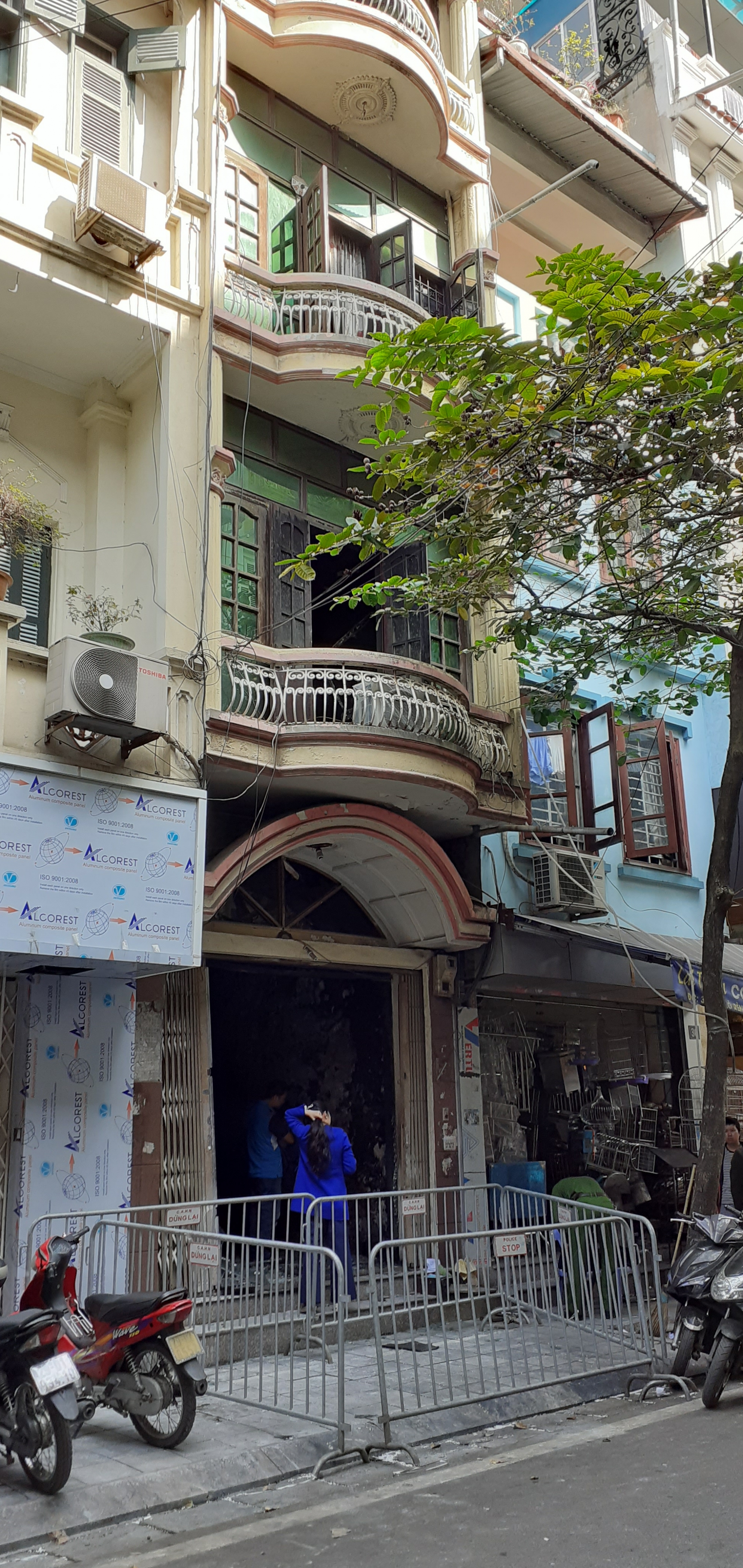 nhan chung ke lai vu chay nha tren pho co ha noi luc nua dem