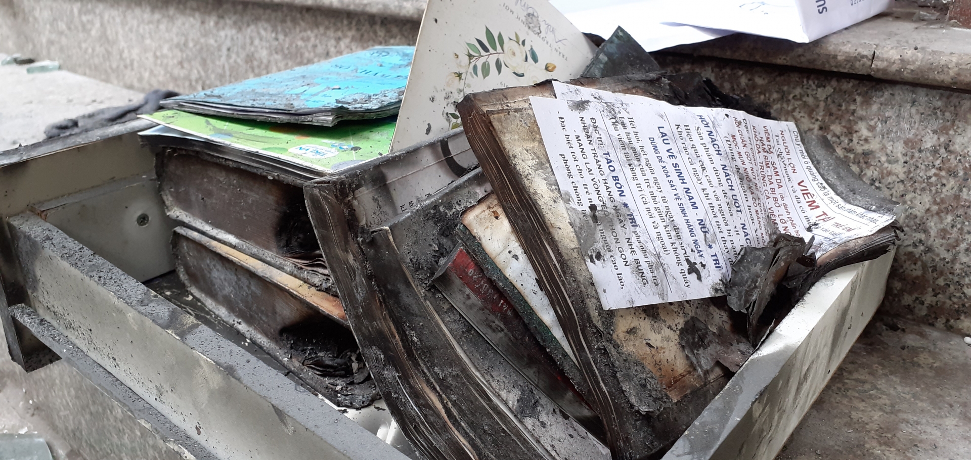 nhan chung ke lai vu chay nha tren pho co ha noi luc nua dem