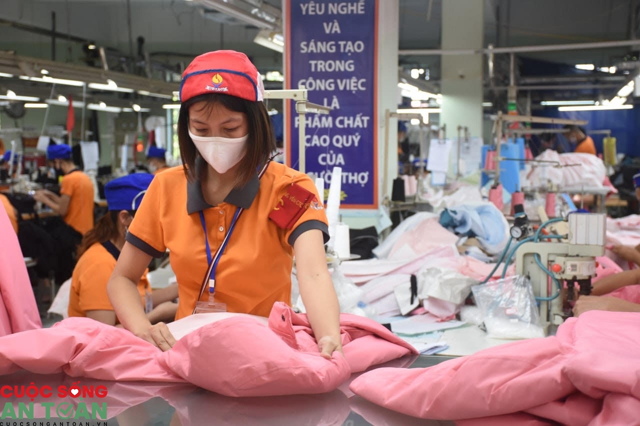 Một nghề cho chín còn hơn chín nghề - Bài 1: Nghề may – Chăm làm thì sẽ có ăn