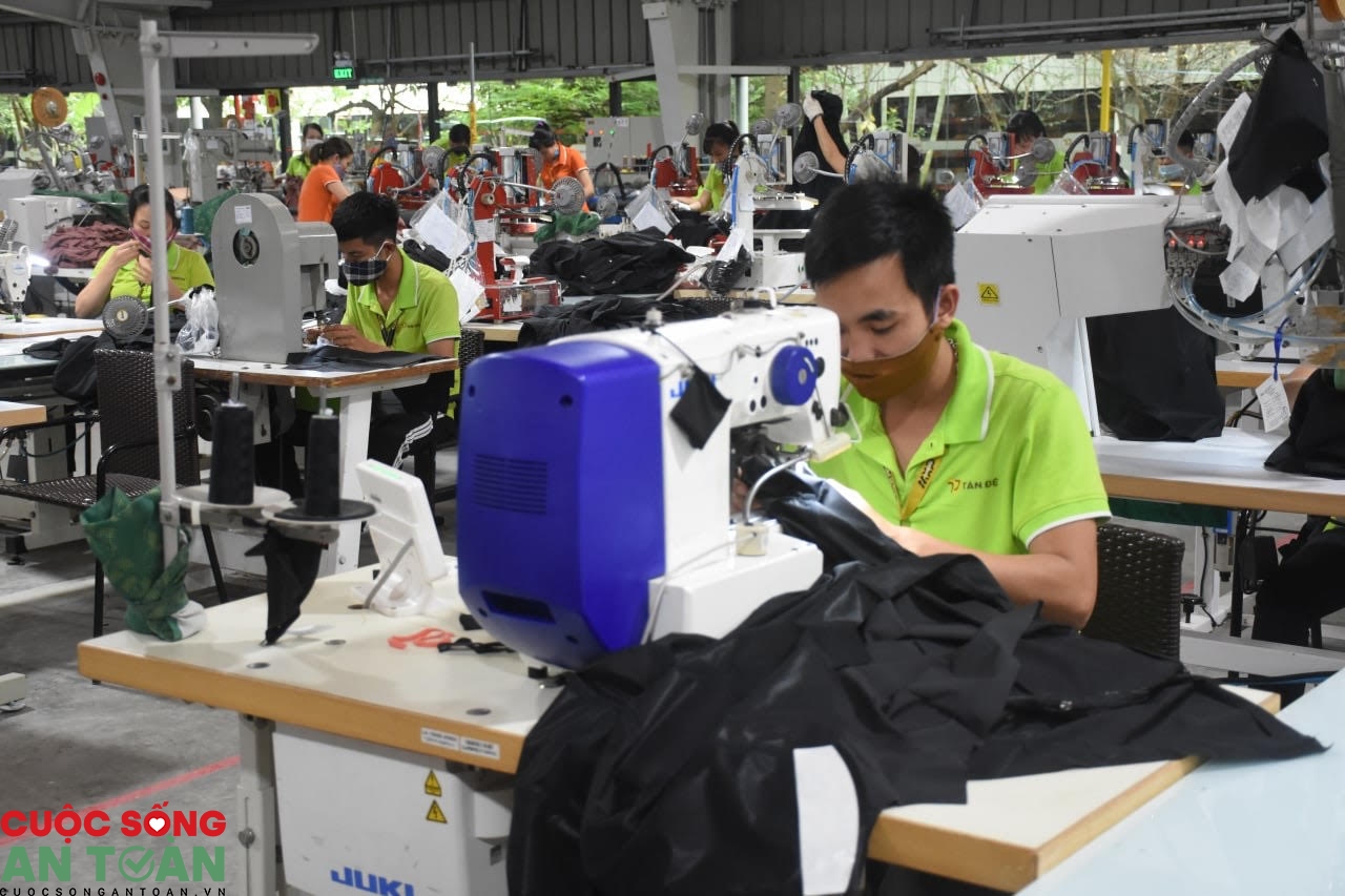 Một nghề cho chín còn hơn chín nghề - Bài 1: Nghề may – Chăm làm thì sẽ có ăn