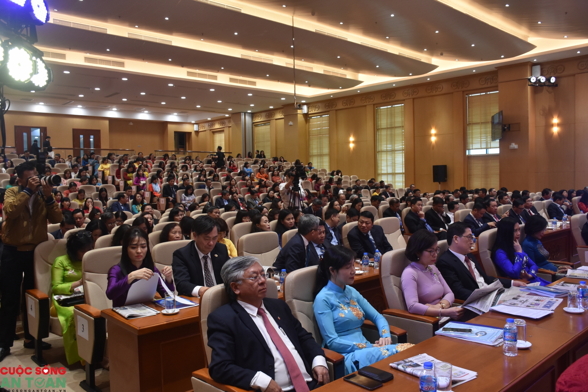 Lan toả mạnh mẽ phong trào “Giỏi việc ngân hàng, đảm việc nhà” Lan toả mạnh mẽ phong trào “Giỏi việc ngân hàng, đảm việc nhà”