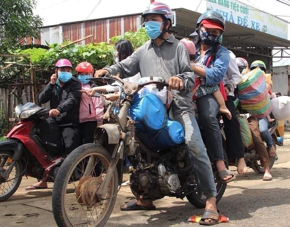 Tổng LĐLĐ Việt Nam hỗ trợ tiền đón người lao động trở lại làm việc