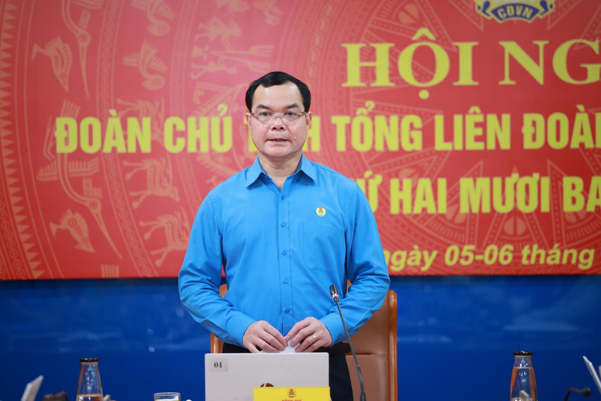 "Chăm lo việc làm cho người lao động không có nghĩa là quên các nhiệm vụ khác" "Chăm lo việc làm cho người lao động không có nghĩa là quên các nhiệm vụ khác"