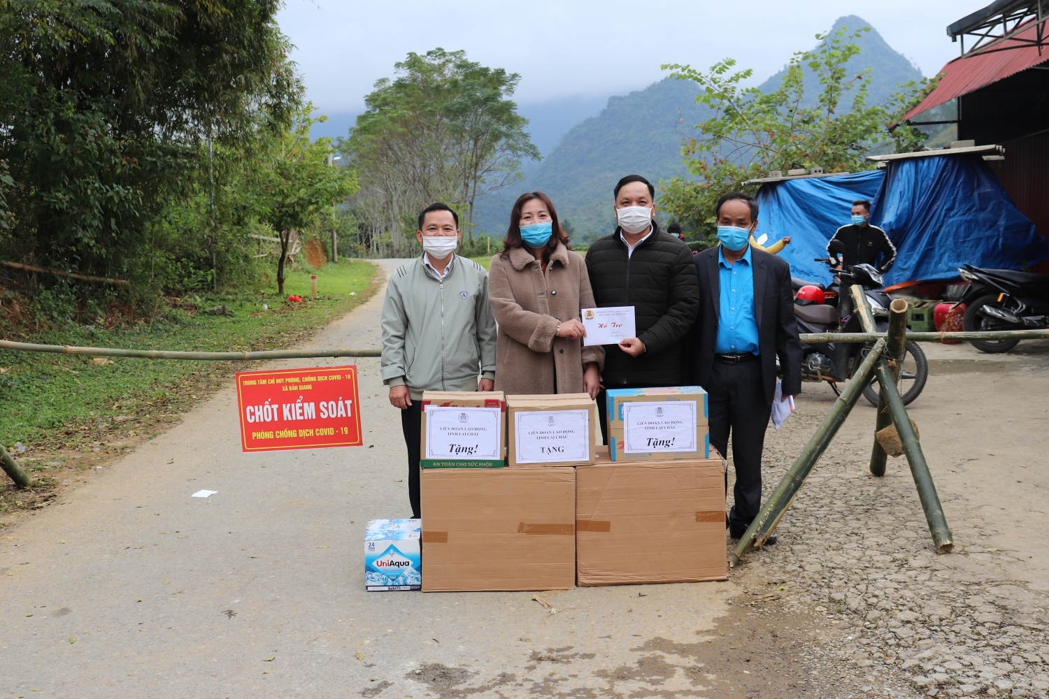 LĐLĐ tỉnh Lai Châu hỗ trợ lực lượng tuyến đầu chống dịch tại huyện vùng cao LĐLĐ tỉnh Lai Châu hỗ trợ lực lượng tuyến đầu chống dịch tại huyện vùng cao
