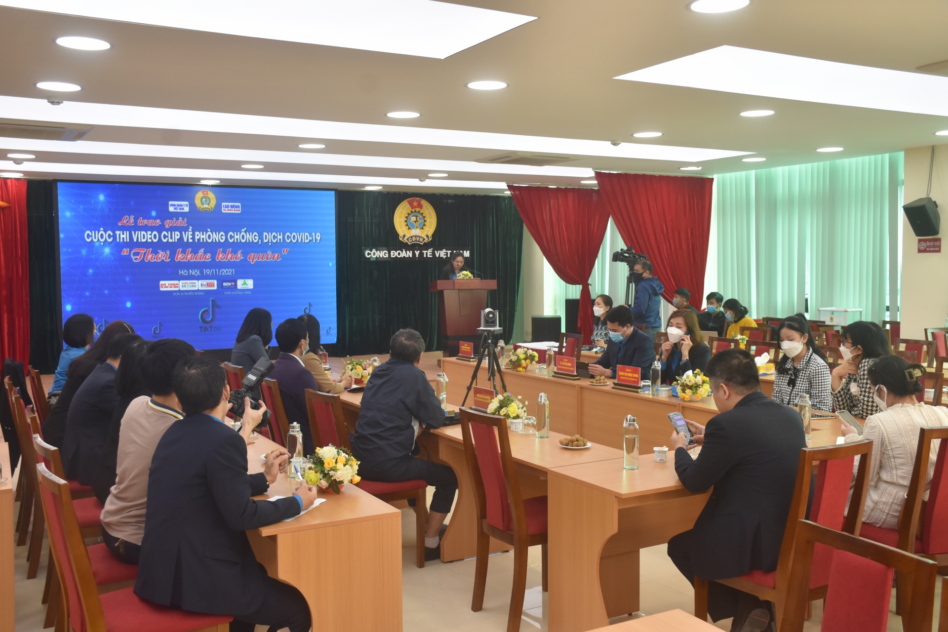 Trao giải cuộc thi video clip “Thời khắc khó quên” Trao giải cuộc thi video clip “Thời khắc khó quên”