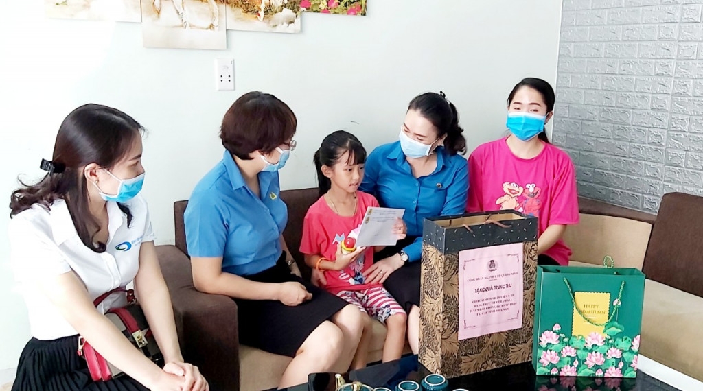 Công đoàn Quảng Ninh: Đồng hành cùng doanh nghiệp, vì việc làm, đời sống người lao động Công đoàn Quảng Ninh: Đồng hành cùng doanh nghiệp, vì việc làm, đời sống người lao động