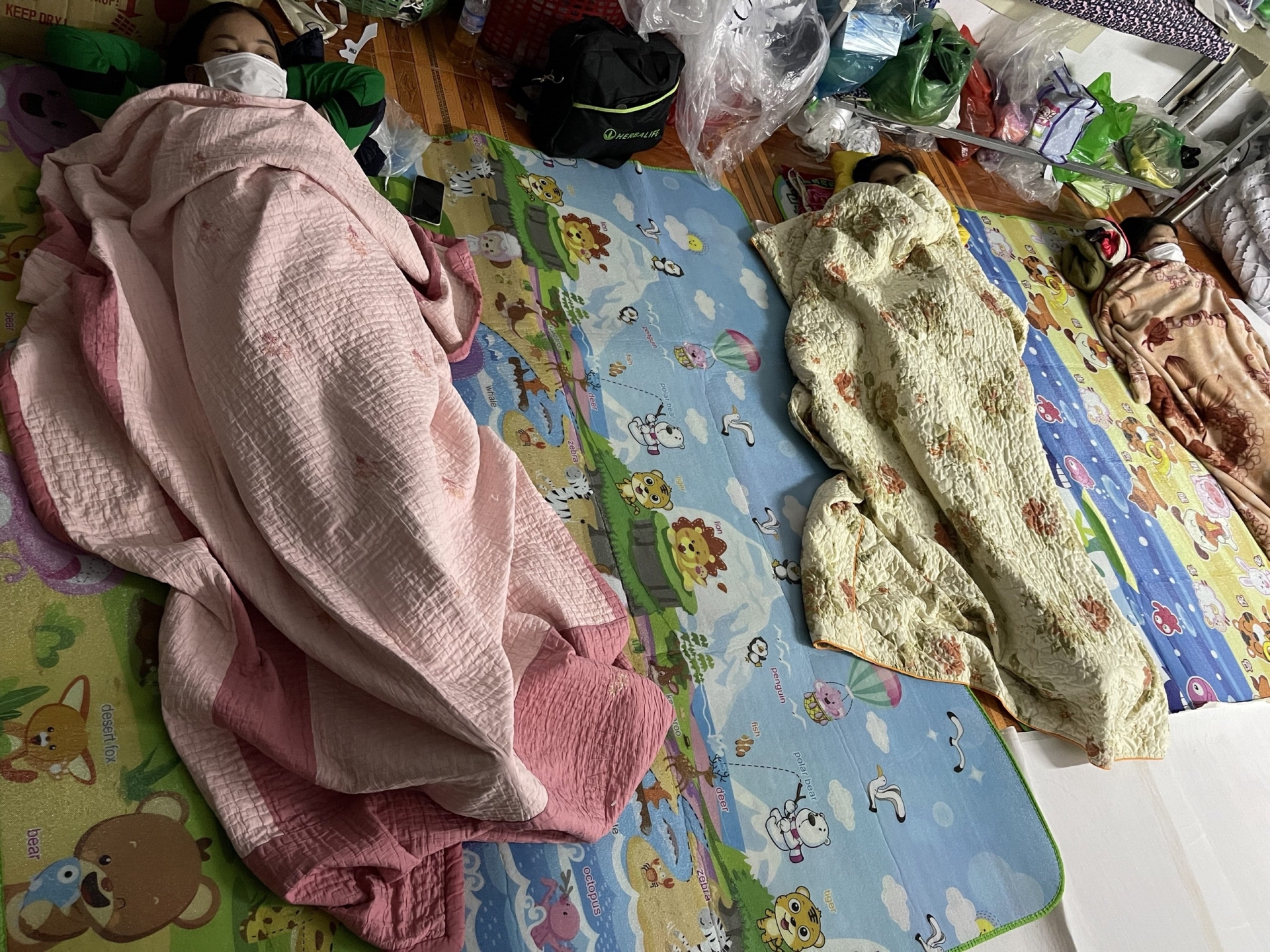 9 công nhân F0, xưởng may thực hiện “3 tại chỗ” 9 công nhân F0, xưởng may thực hiện “3 tại chỗ”