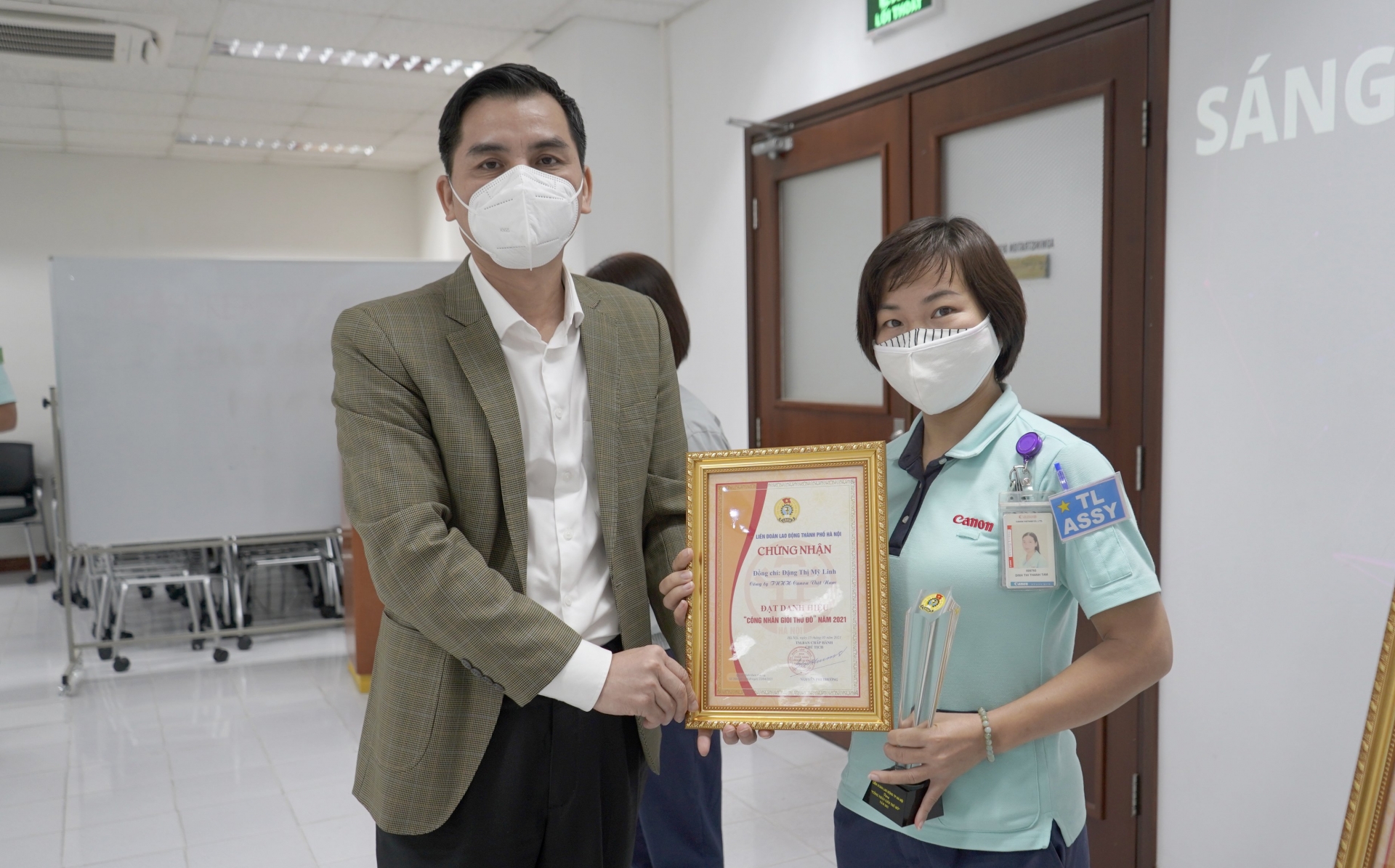 Trao danh hiệu “Công nhân giỏi Thủ đô”