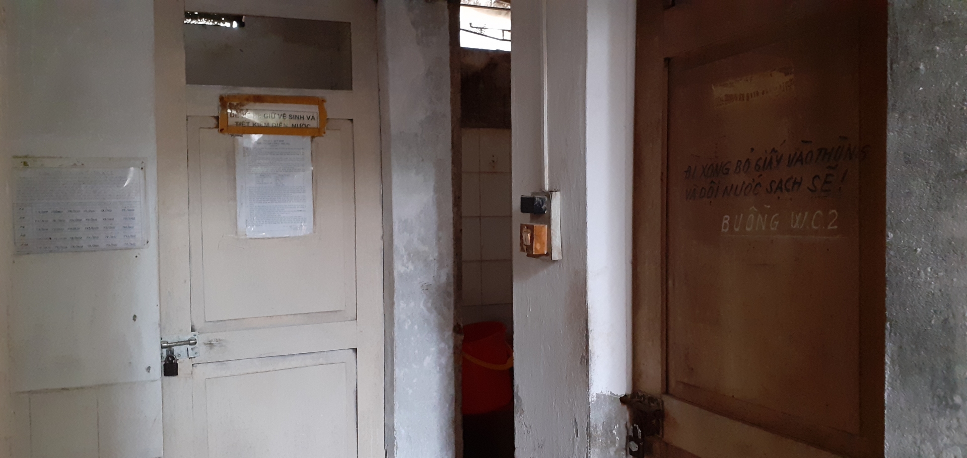 Cuộc sống chật chội tại khu tập thể đường sắt: 8 người sống trong căn hộ hơn 20m2 cuoc song chat choi tai khu tap the duong sat 8 nguoi song trong can ho hon 20m2