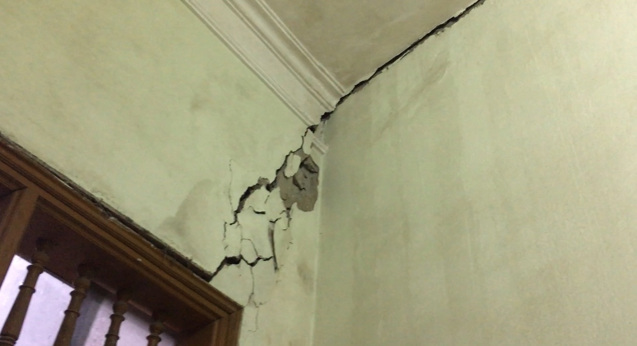 Sắp hết khổ vì mương thối, dân lại bất an vì nhà nứt toác ha noi sap het kho vi muong thoi dan lai bat an vi nha nut toac