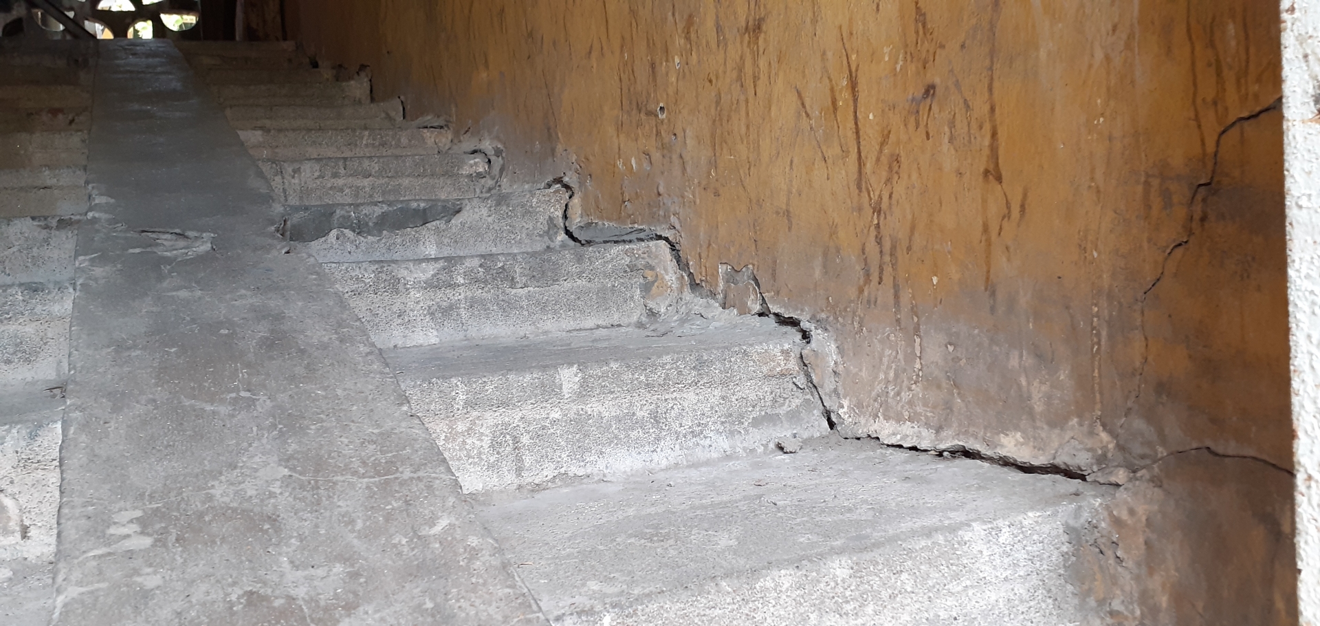 can canh khu tap the nguy hiem cap do d giua long ha noi