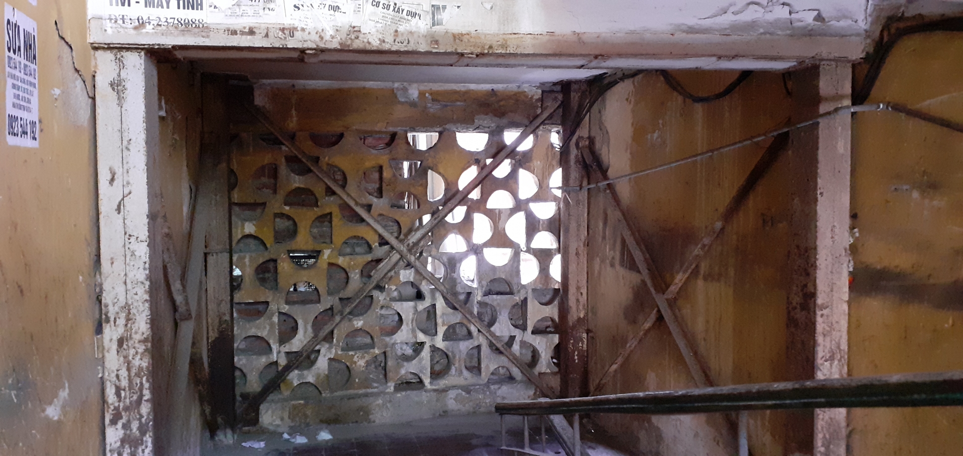 Vì sao người dân vẫn "bình thản" trước cảnh báo nguy hiểm tại các khu tập thể cũ? vi sao nguoi dan van binh than truoc canh bao nguy hiem tai cac khu tap the cu