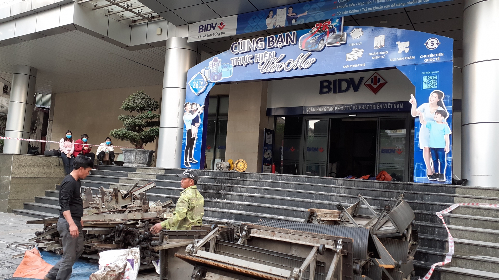 Cháy tại tòa nhà 71 Nguyễn Chí Thanh: Hàng chục người được giải cứu