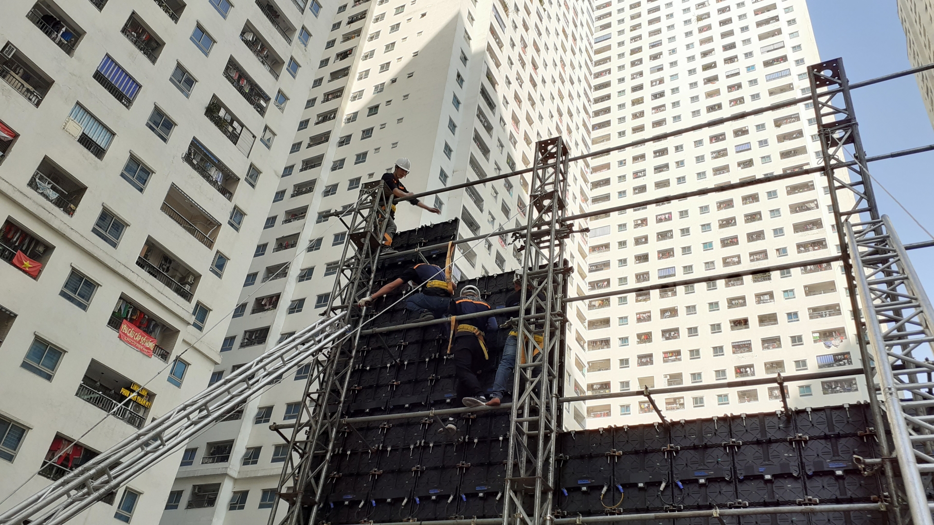 chung cu hh linh dam lap man hinh chieu 45m2 tiep lua u22 viet nam