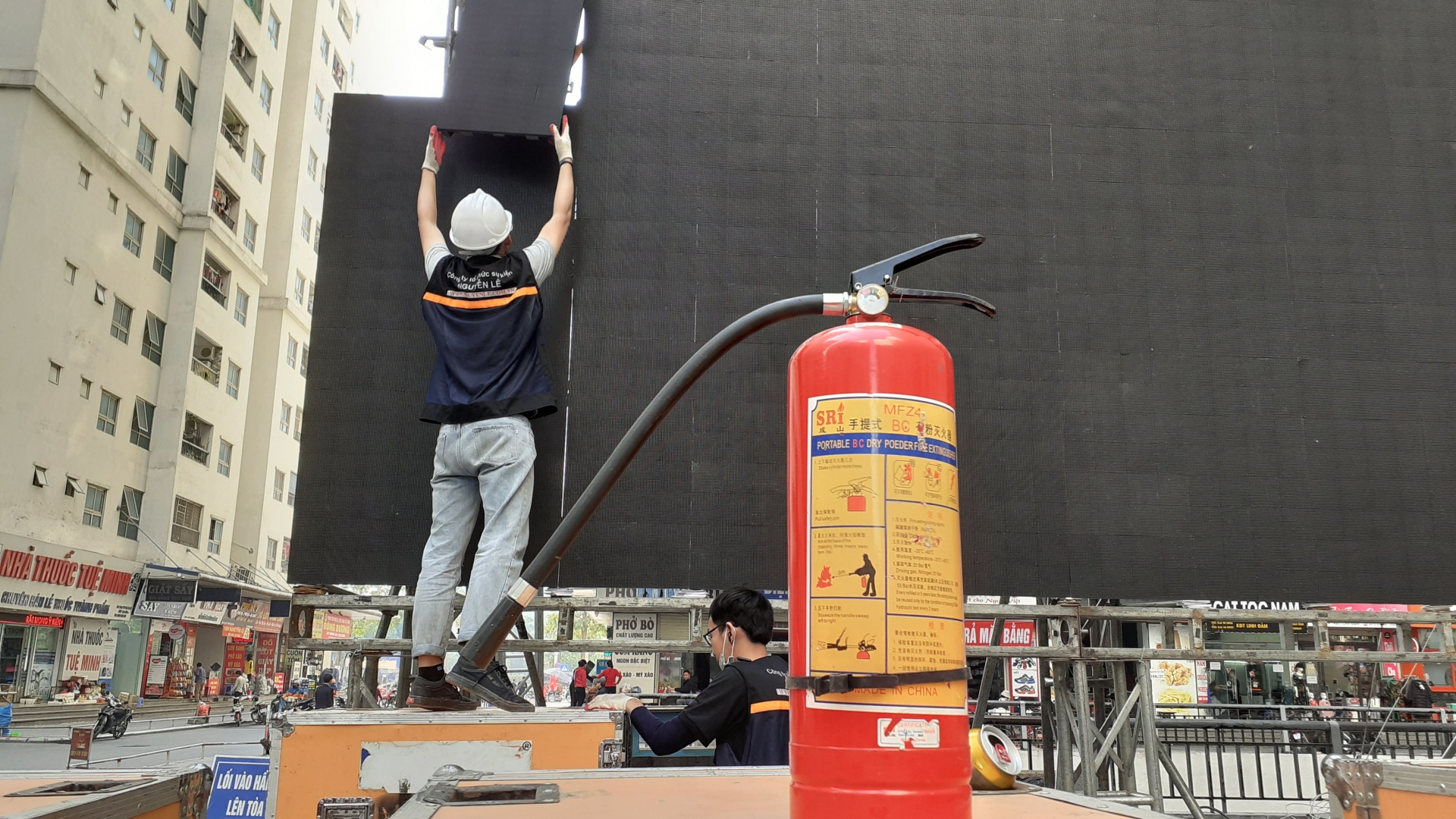 chung cu hh linh dam lap man hinh chieu 45m2 tiep lua u22 viet nam