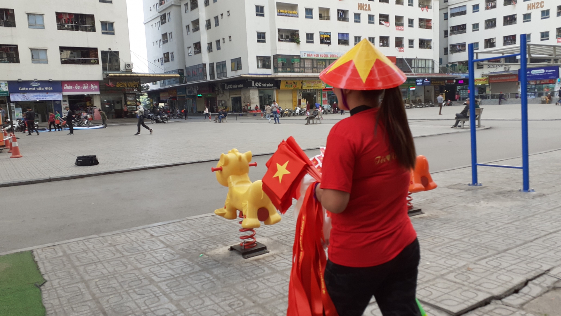 chung cu hh linh dam lap man hinh chieu 45m2 tiep lua u22 viet nam