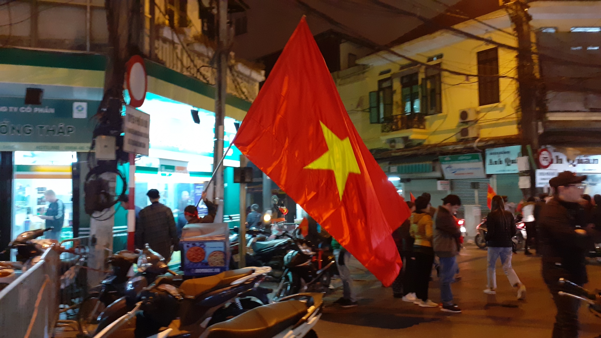 ha noi phat cuong voi chien thang cua doi tuyen u22 viet nam