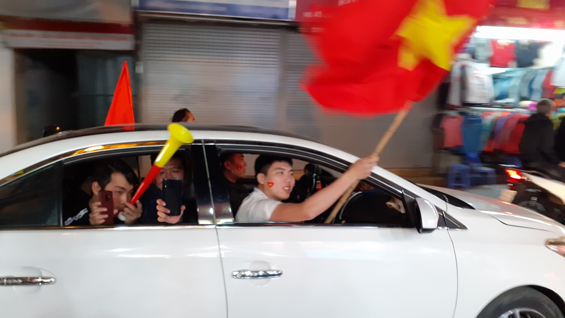 ha noi phat cuong voi chien thang cua doi tuyen u22 viet nam