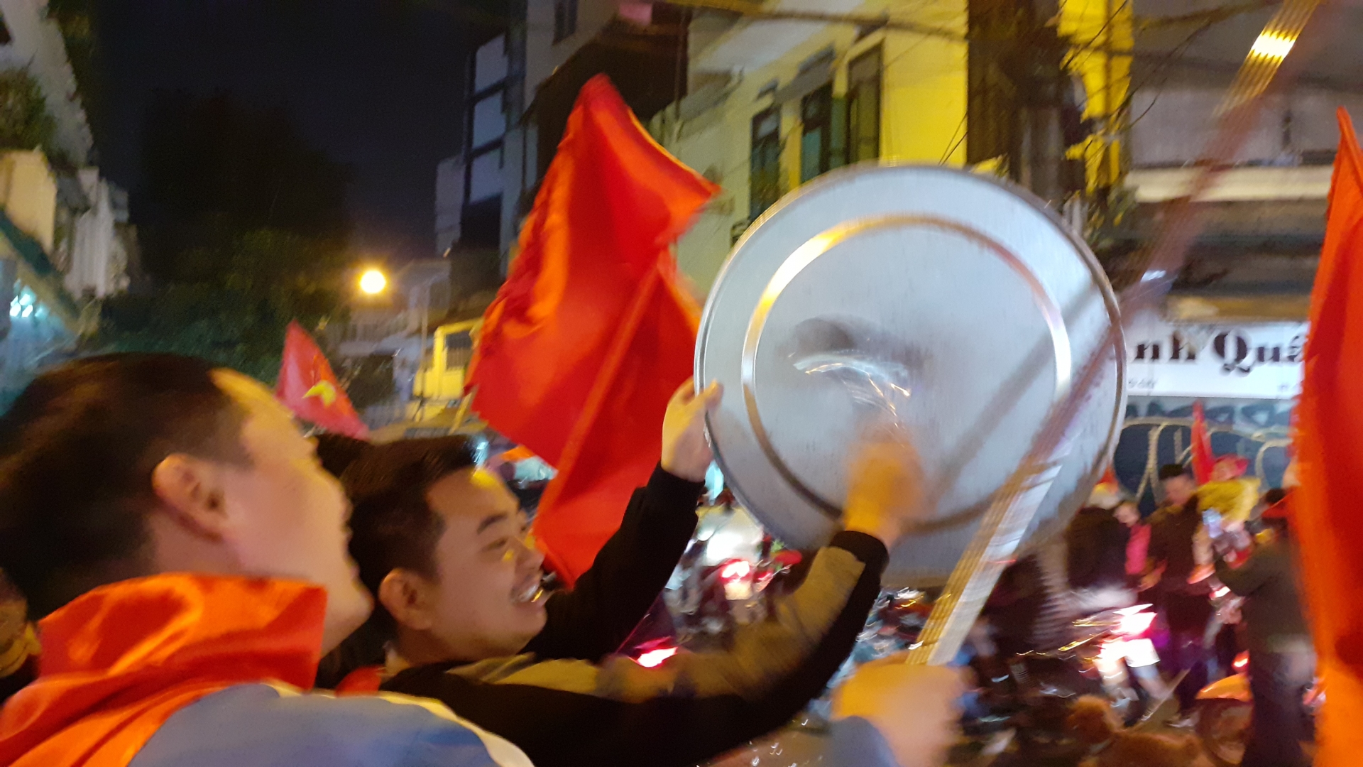 co dong vien phan khich net po giua long pho co mung vn chien thang