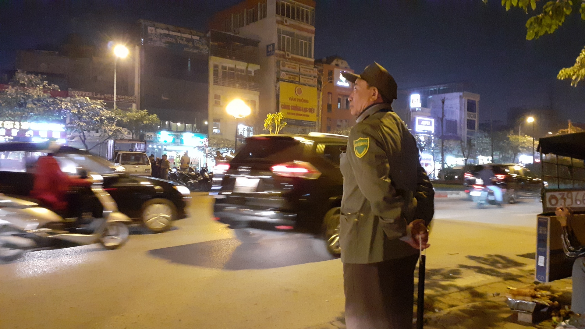 that chat an ninh trat tu truoc gio doi tuyen viet nam ve nuoc