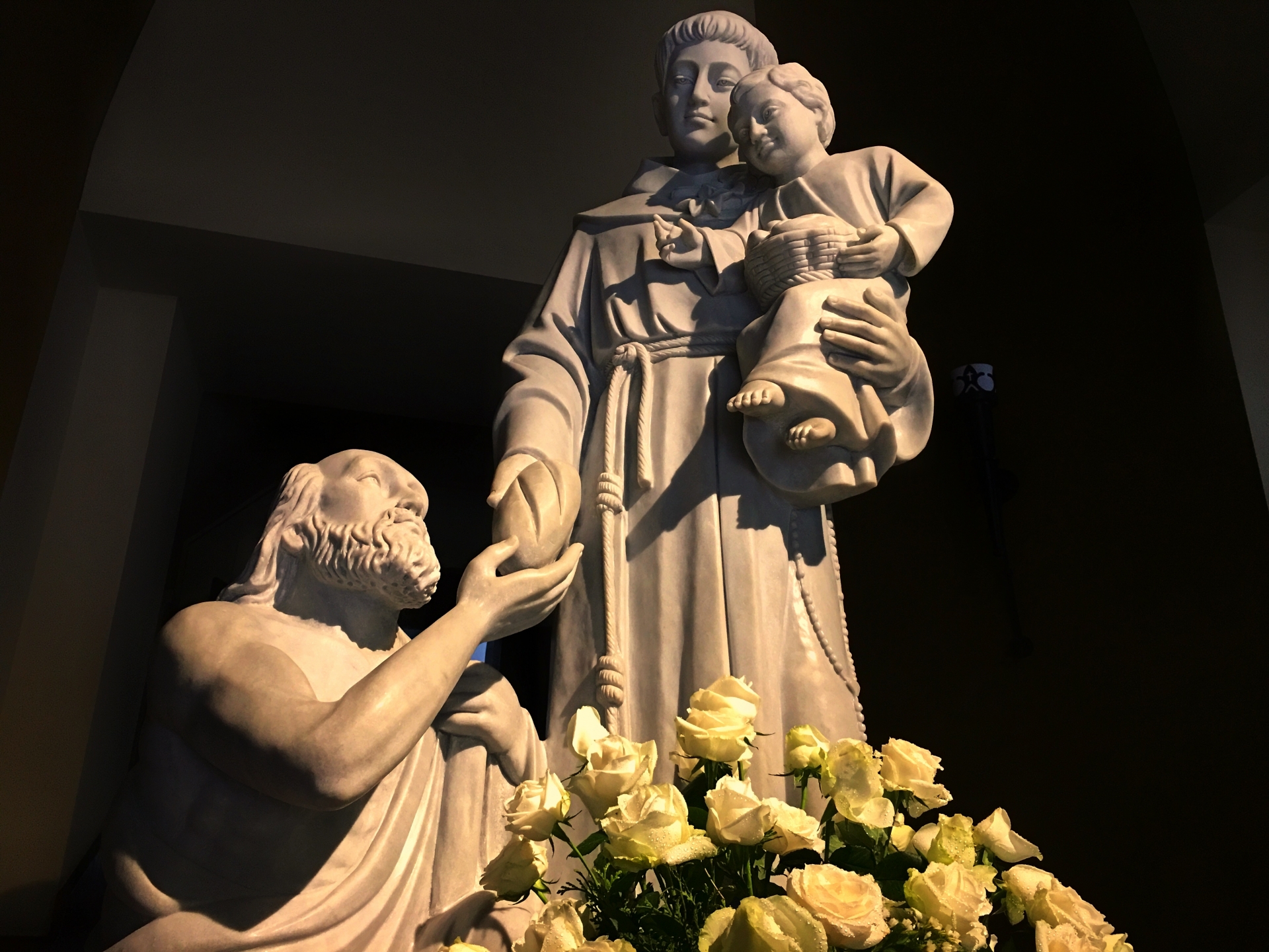 trang hoang cho mot mua giang sinh an lanh tai 2 nha tho noi tieng nhat ha noi