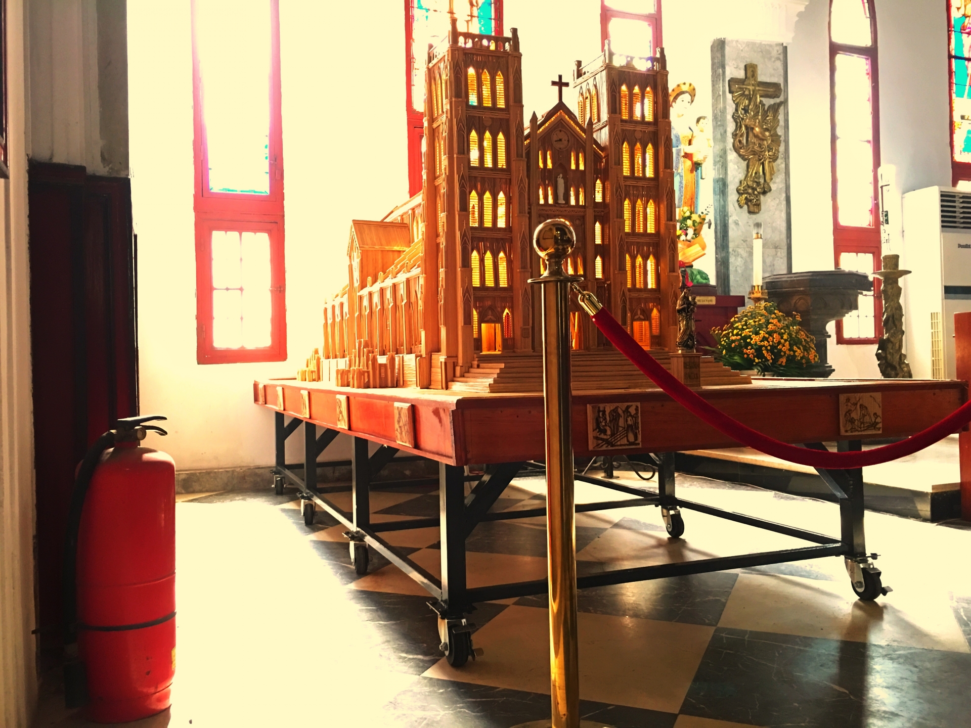 trang hoang cho mot mua giang sinh an lanh tai 2 nha tho noi tieng nhat ha noi