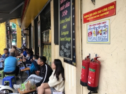 chay tai quan an vat o cau giay la do toi thap huong nen bi chay