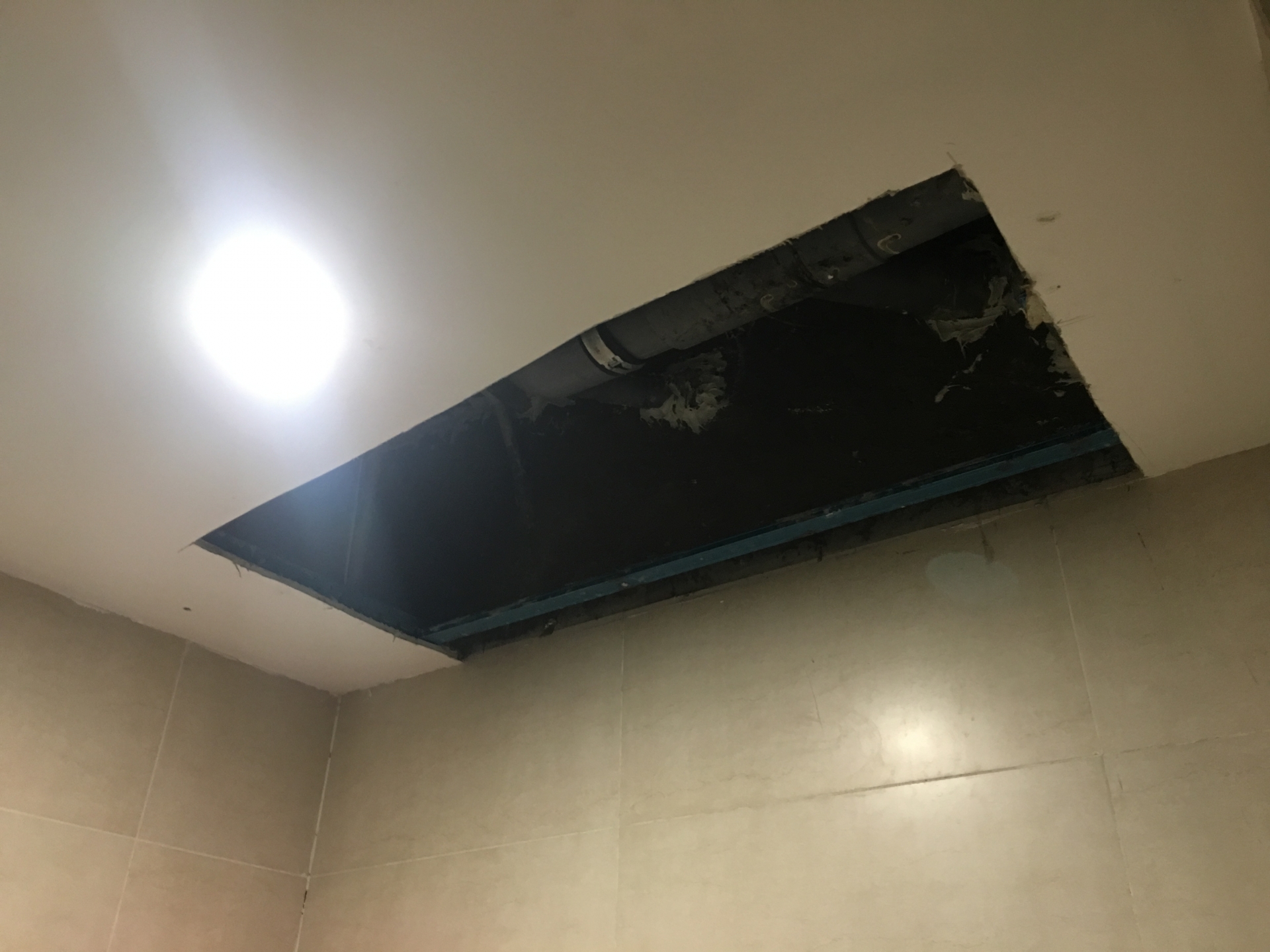 Vì sao cư dân FLC Complex không chấp nhận mức phí dịch vụ 6.300 đồng/m2/tháng? vi sao cu dan flc complex khong chap nhan muc phi dich vu 6300 dongm2thang