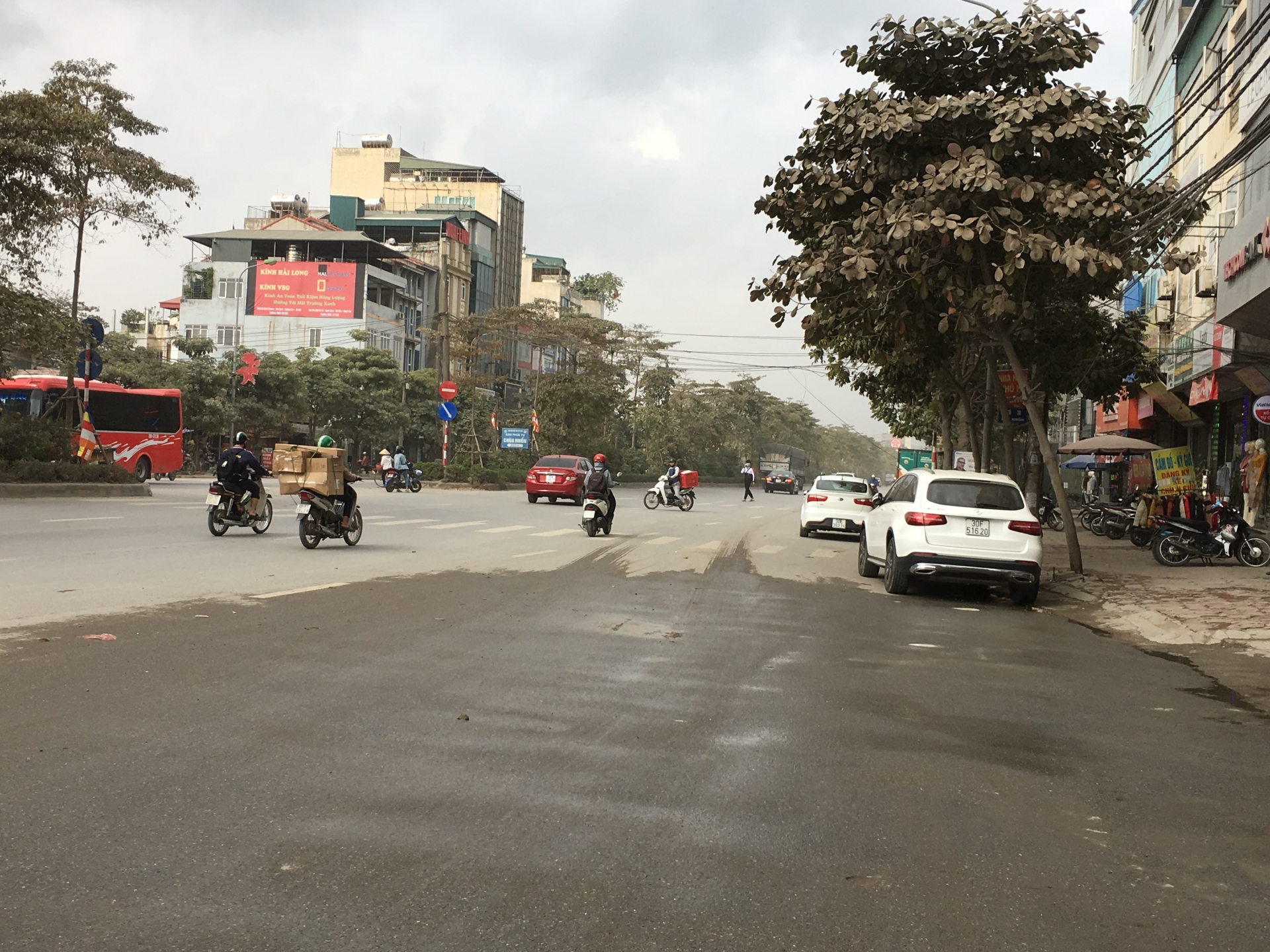 Người dân bịt kín mặt vì bụi bẩn trên "con đường đau khổ" ở Thủ đô nguoi dan bit kin mat vi bui ban tren con duong dau kho o thu do