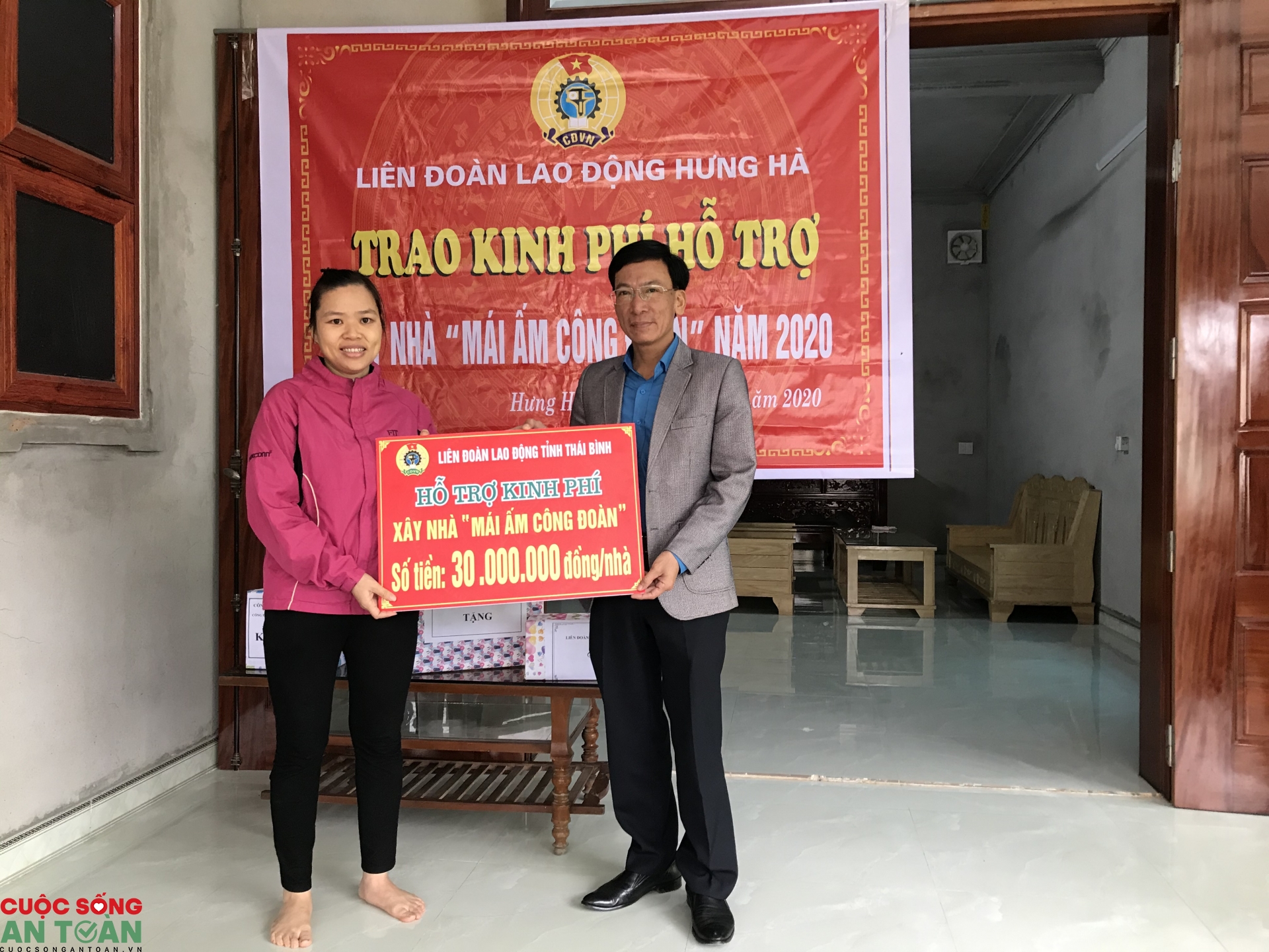 Thái Bình: Hỗ trợ kinh phí xây dựng mái ấm cho các đoàn viên có hoàn cảnh khó khăn Thái Bình: Hỗ trợ kinh phí xây dựng mái ấm cho các đoàn viên có hoàn cảnh khó khăn