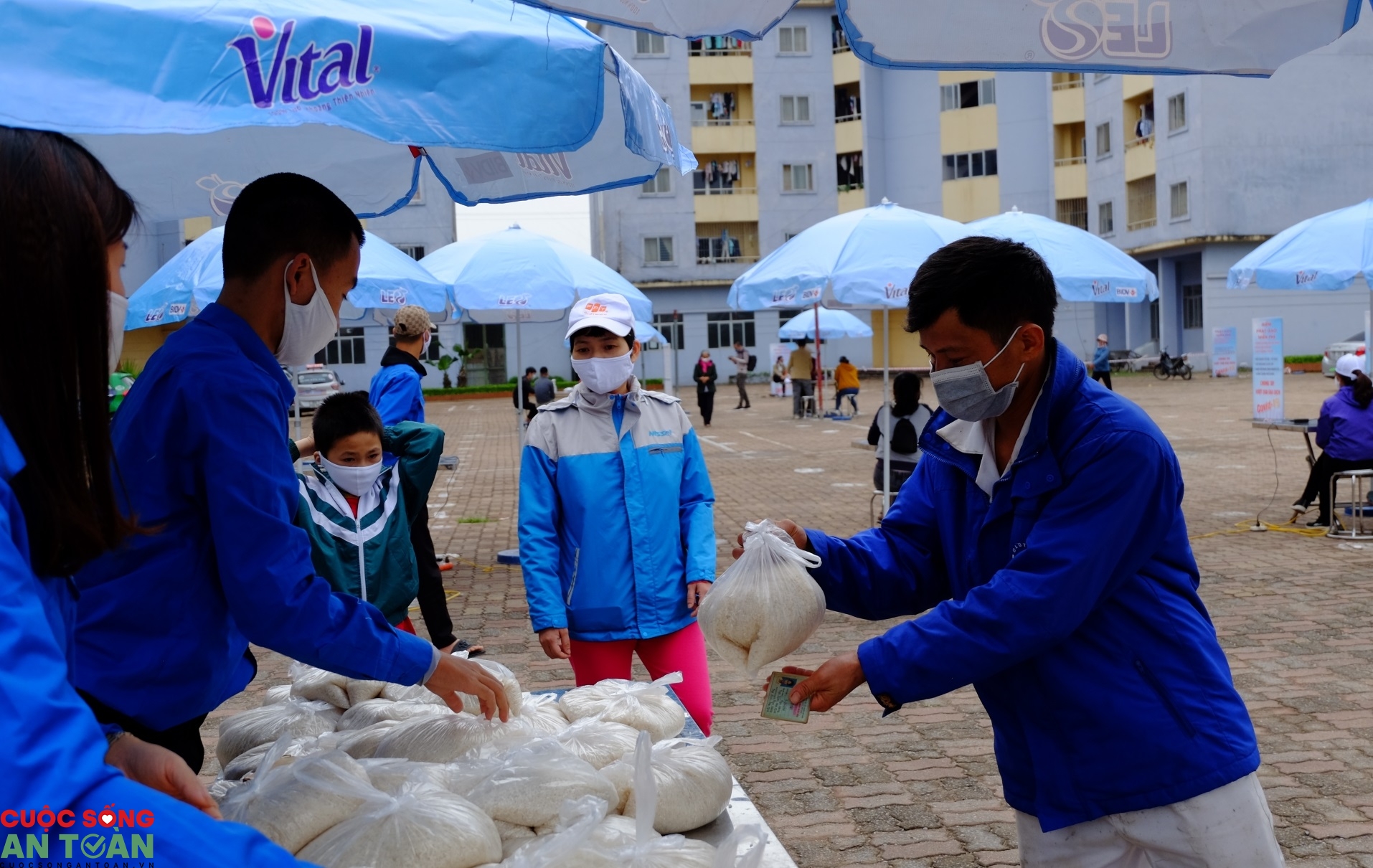 Đoàn viên, NLĐ bị ảnh hưởng bởi Covid-19 và thiên tai được chi hỗ trợ dịp Tết Tân Sửu