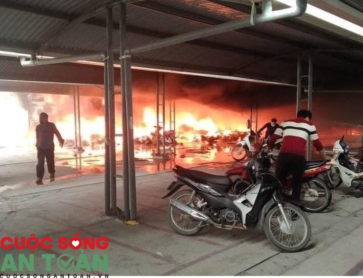 Vụ cháy tại Cụm công nghiệp Khánh Nhạc: Công ty sẽ bồi thường thiệt hại cho công nhân Vụ cháy tại Cụm công nghiệp Khánh Nhạc: Công ty sẽ bồi thường thiệt hại cho công nhân