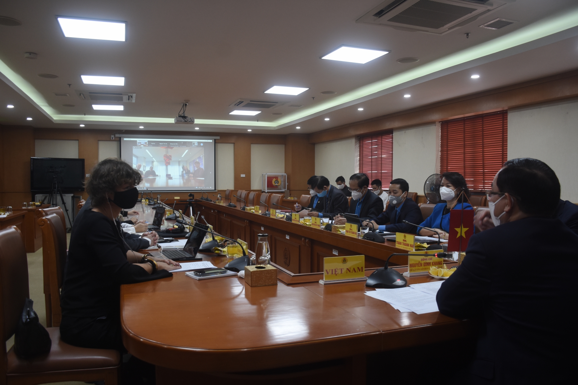 Tọa đàm cấp cao giữa Công đoàn Thiên chúa giáo Hà Lan và Tổng LĐLĐ Việt Nam Tọa đàm cấp cao giữa Công đoàn Thiên chúa giáo Hà Lan và Tổng LĐLĐ Việt Nam