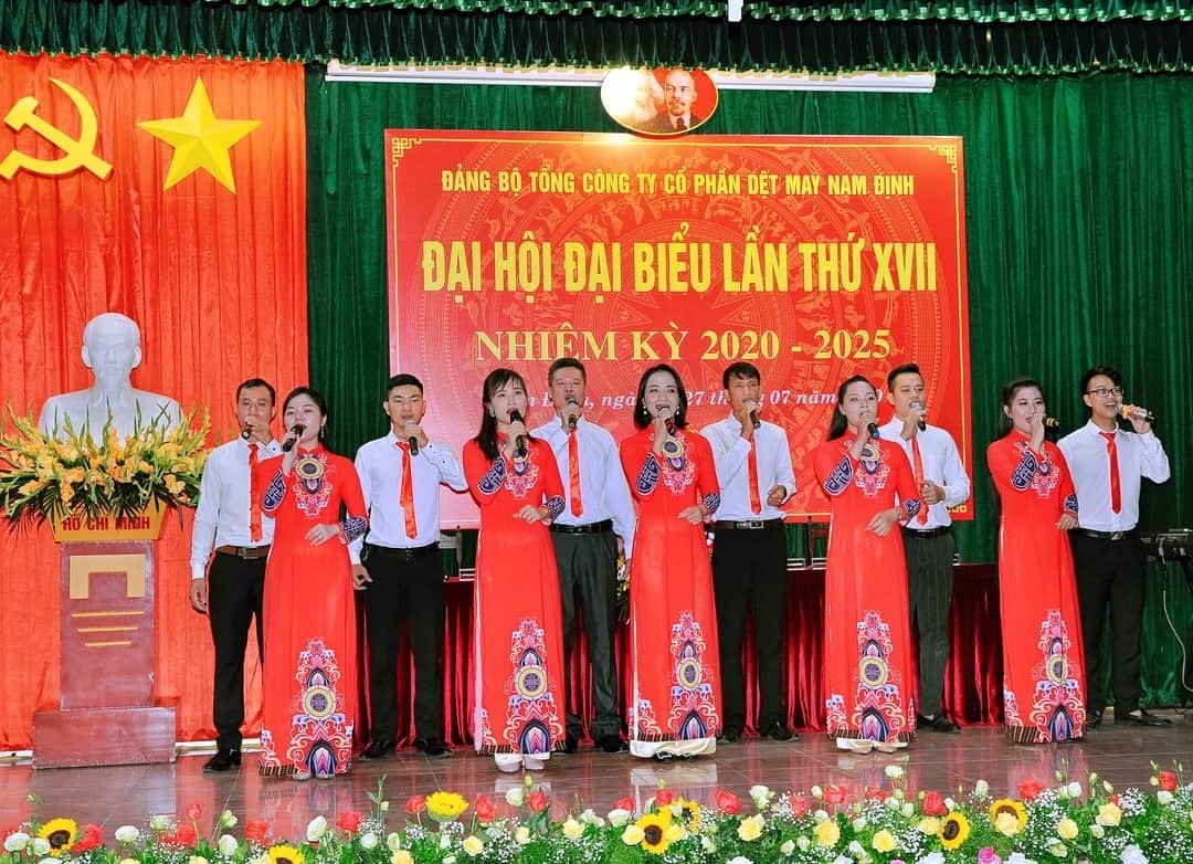 Văn nghệ, thể thao góp phần thúc đẩy sản xuất