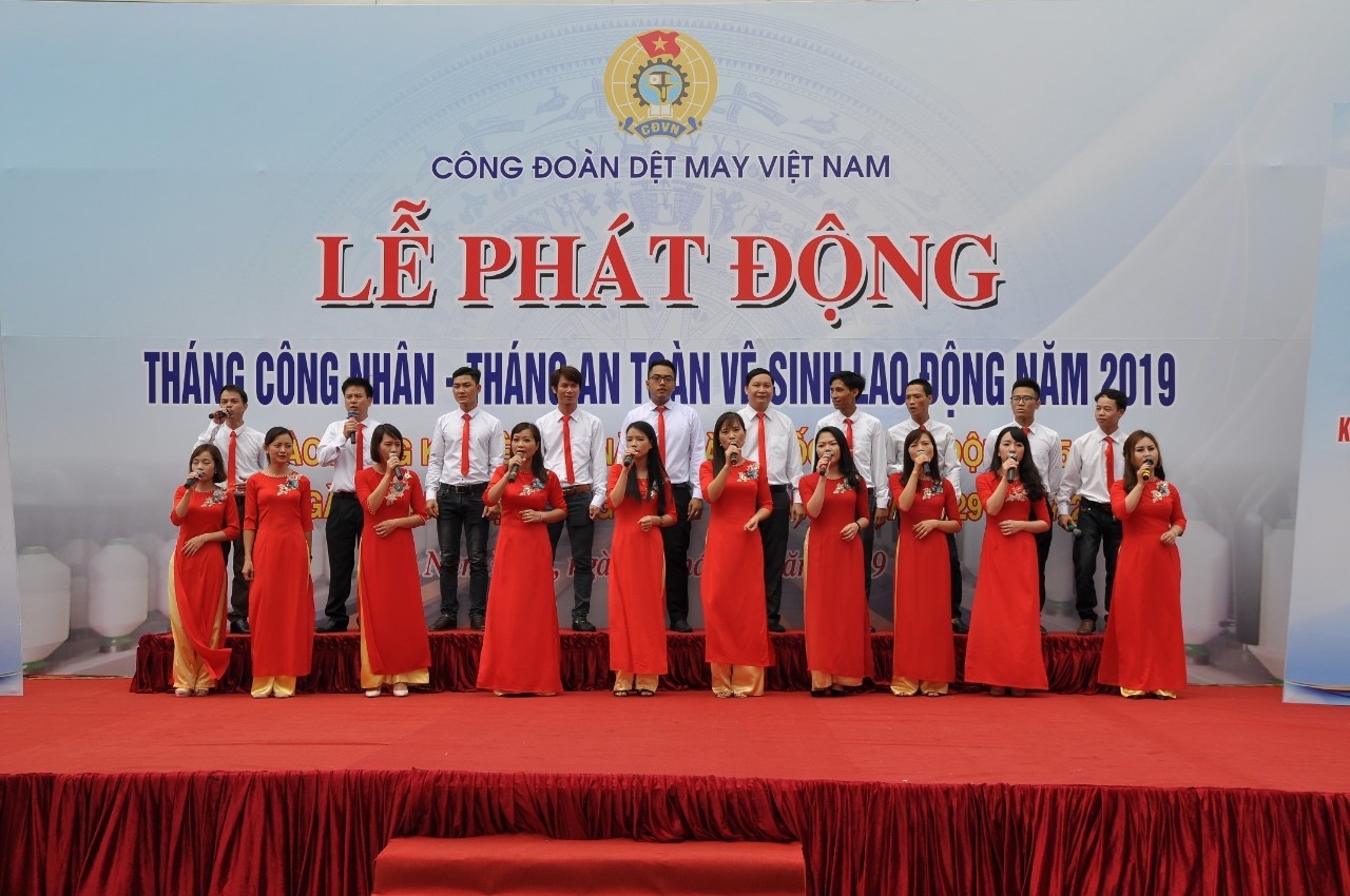 Văn nghệ, thể thao góp phần thúc đẩy sản xuất